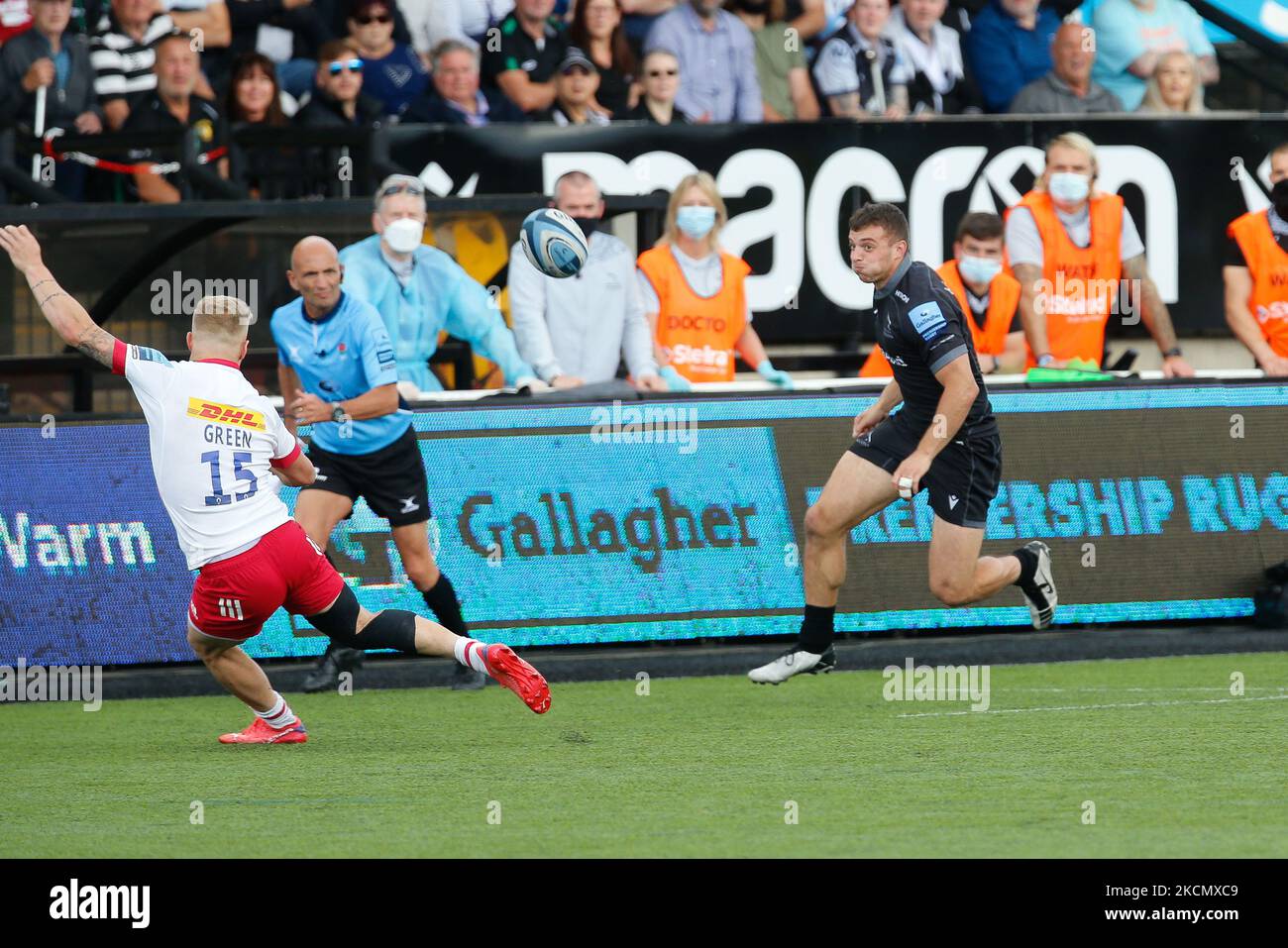 Adam Radwan von Newcastle Falcons setzt sich am Sonntag, den 19.. September 2021, beim Spiel der Gallagher Premiership zwischen Newcastle Falcons und Harlequins im Kingston Park, Newcastle, durch. (Foto von Chris Lishman/MI News/NurPhoto) Stockfoto