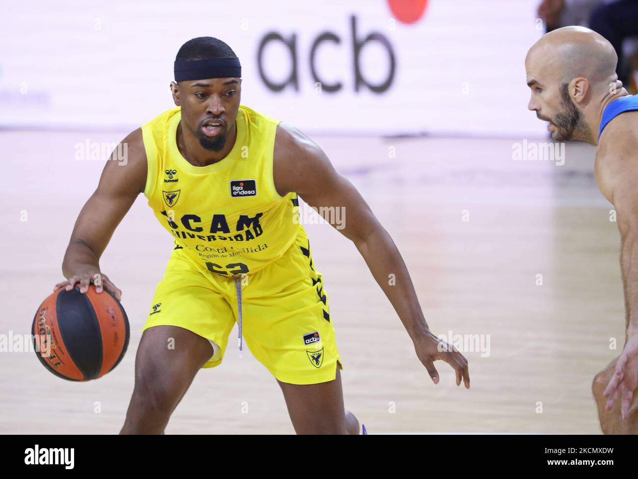 Isaiah Taylor und Nick Calarthes während des Spiels zwischen dem FC Barcelona und UCAM Murcia CB, entsprechend der 1. Woche der Liga Endesa, spielten am 19.. September 2021 im Palau Blaugrana in Barcelona, Spanien. -- (Foto von Urbanandsport/NurPhoto) Stockfoto