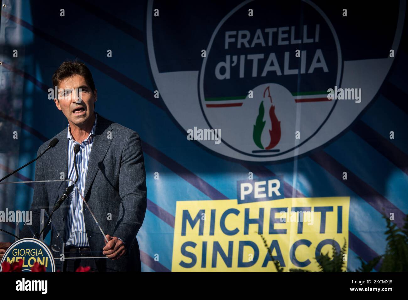 Der Präsident der Region Marken Francesco Acquaroli während der Demonstration Italien der Erlösung, die Partei Fratelli d'Italia anlässlich der Kommunalwahlen, in Rom, Italien, am 18. September 2021. (Foto von Andrea Ronchini/NurPhoto) Stockfoto