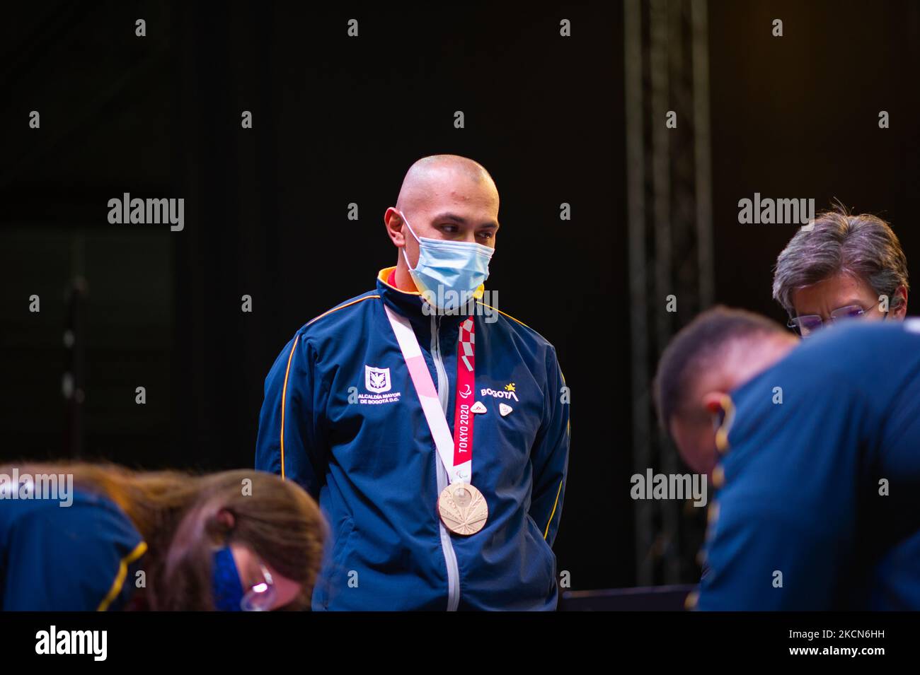 Diego Dueñas, Paracycling-Bronzemedaillengewinnerin bei einer Begrüßung der kolumbianischen Paralympischen Athleten, die am 21. September 2021 an den Paralympics in Tokio 2020+1 in Bogota, Kolumbien, teilgenommen haben. (Foto von Sebastian Barros/NurPhoto) Stockfoto