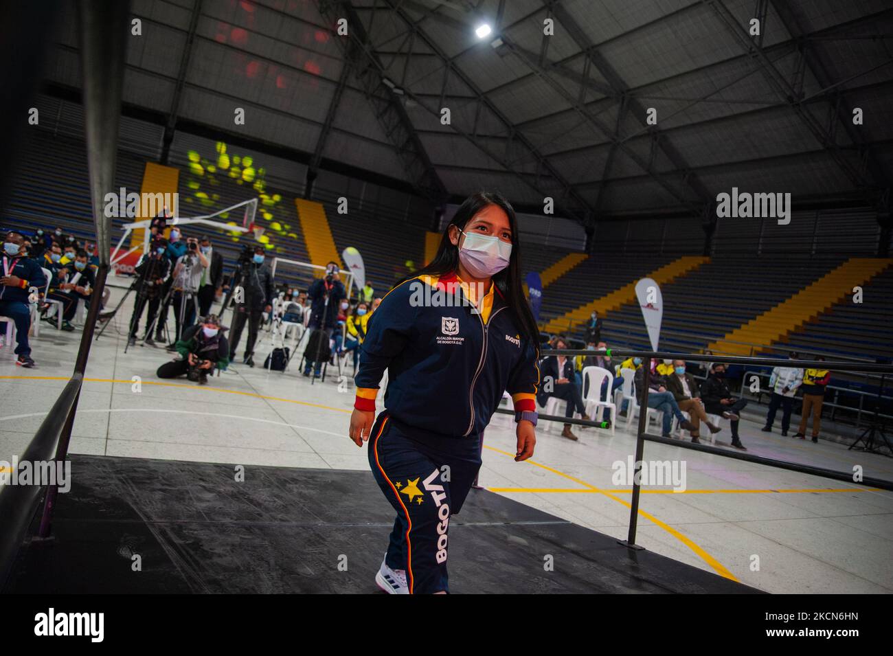 Aura Cristina Poblador paralympisches Powerlifting-Diplom während einer Begrüßung der kolumbianischen Paralympischen Athleten, die am 21. September 2021 an den Paralympics in Tokio 2020+1 in Bogota, Kolumbien, teilgenommen haben. (Foto von Sebastian Barros/NurPhoto) Stockfoto