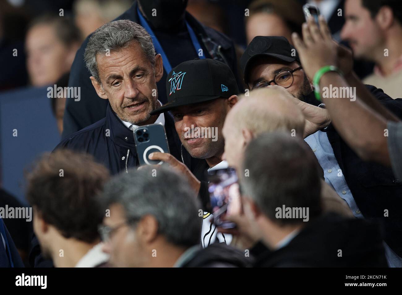 Nicolas Sarkozy vor der Ligue 1 Uber isst Spiel zwischen Paris Saint Germain und Lyon im Parc des Princes am 19. September 2021 in Paris, Frankreich. (Foto von Jose Breton/Pics Action/NurPhoto) Stockfoto
