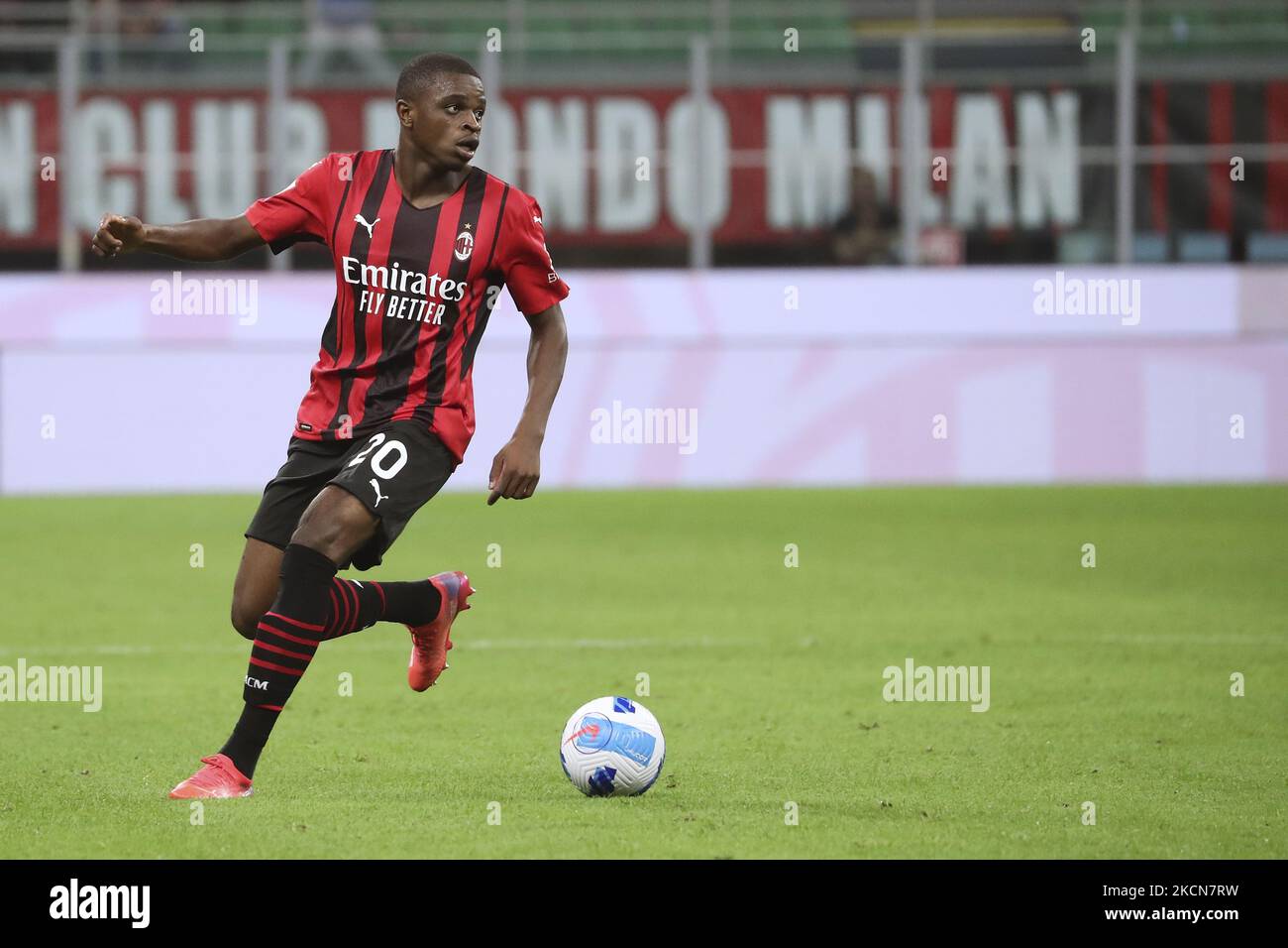 Pierre Kalulu vom AC Mailand in Aktion während der Serie Ein Spiel zwischen AC Mailand und FC Venezia im Stadio Giuseppe Meazza am 22. September 2021 in Mailand, Italien. (Foto von Giuseppe Cottini/NurPhoto) Stockfoto