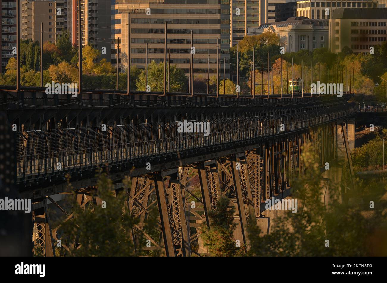 Gesamtansicht der High Level Bridge von Edmonton. Am Donnerstag, den 23. September 2021, in Edmonton, Alberta, Kanada. (Foto von Artur Widak/NurPhoto) Stockfoto