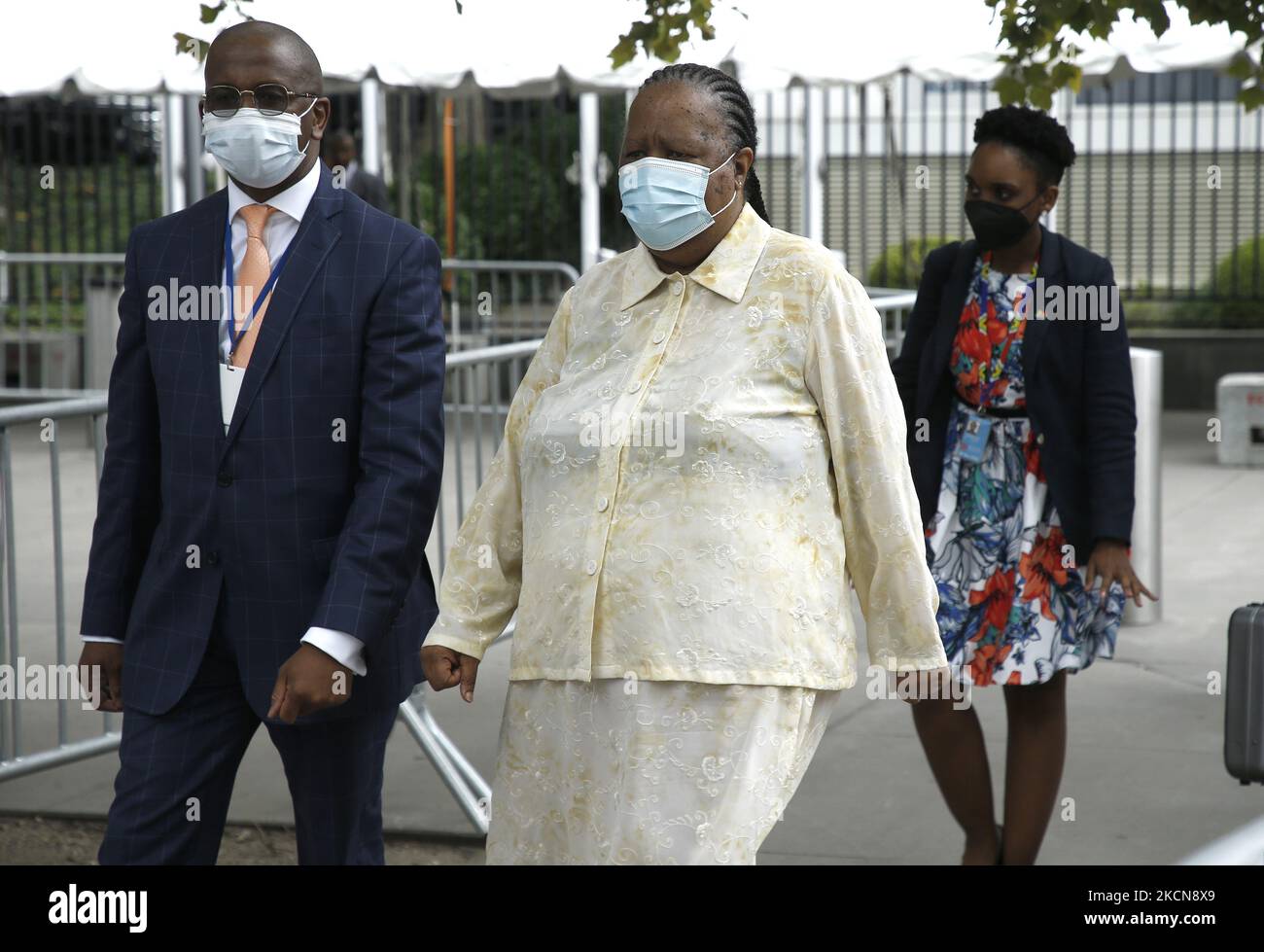 Der südafrikanische Außenminister Naledi Pandor wird während der Generalversammlung 76 am 23,2021. September in New York City, USA, vor den Vereinten Nationen gesehen. Die Generalversammlung der Vereinten Nationen (UNGA) ist die wichtigste politische Einheit der Organisation und bietet ein Diskussionsforum für alle internationalen Fragen, die von der Charta der Vereinten Nationen abgedeckt werden. Jeder der 193 Mitgliedstaaten der Vereinten Nationen hat die gleiche Stimme. (Foto von John Lamparski/NurPhoto) Stockfoto