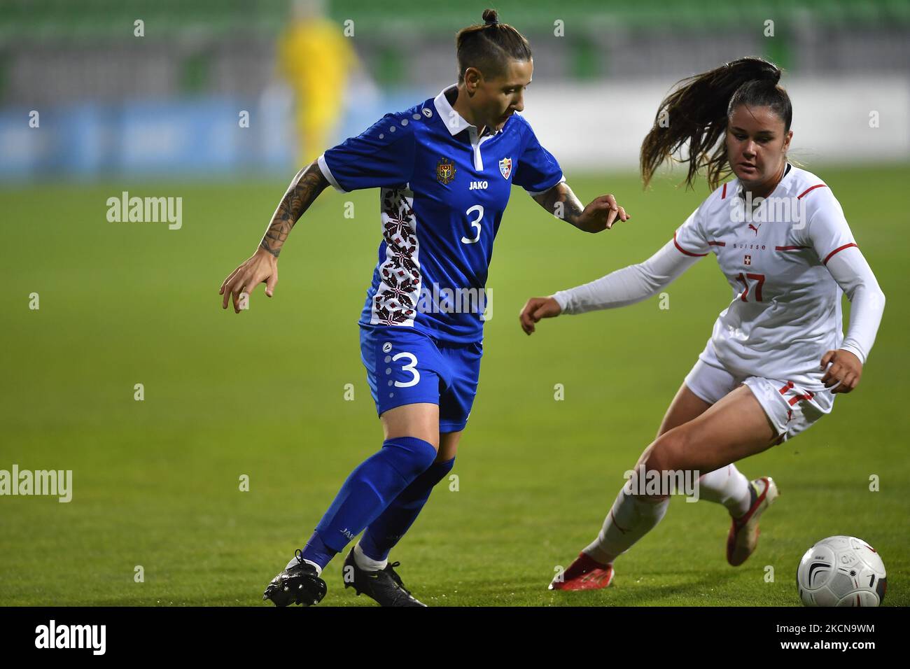 Dumitrita Prisacari und Svenja Folmli während der FIFA Frauen-Weltmeisterschaft 2023, Qualifying Round Spiel, zwischen Moldawien und der Schweiz, gespielt auf Zimbru Stadion, in Chisinau, Moldawien, Dienstag, 21. September 2021. (Foto von Alex Nicodim/NurPhoto) Stockfoto