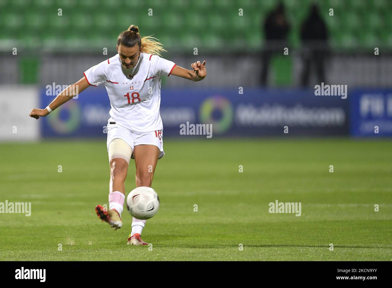 Riola Xhemaili in Aktion während der FIFA Frauen-Weltmeisterschaft 2023, Qualifying Round Spiel, zwischen Moldawien und der Schweiz, gespielt im Zimbru Stadion, in Chisinau, Moldawien, Dienstag, 21. September 2021. (Foto von Alex Nicodim/NurPhoto) Stockfoto