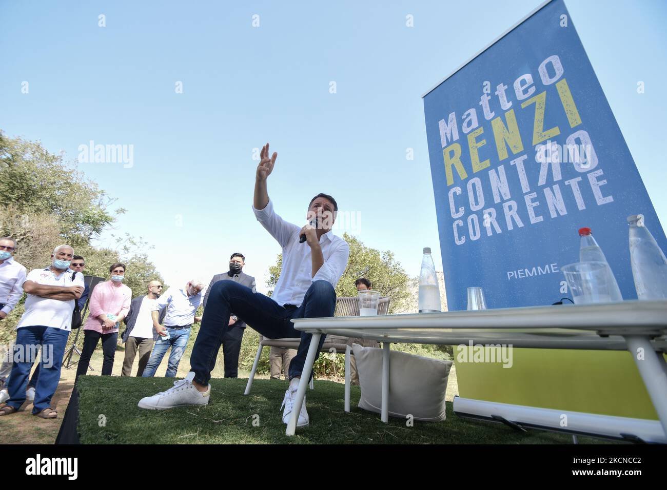 Senator Matteo Renzi, Vorsitzender der italienischen politischen Partei Italia Viva, präsentierte sein Buch "Contro Corrente", im Golf Club Villa Airoldi in Palermo, vor seinen Anhängern. Italien, Sizilien, Palermo, 25. September 2021 (Foto von Francesco Militello Mirto/NurPhoto) Stockfoto