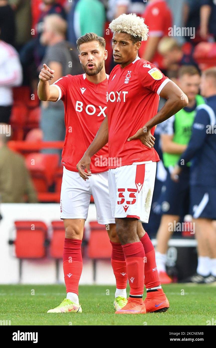 Philip Zinkernagel von Nottingham Forest und Lyle Taylor von Nottingham Forest während des Sky Bet Championship-Spiels zwischen Nottingham Forest und Millwall am City Ground, Nottingham, am Samstag, 25.. September 2021. (Foto von Jon Hobley/MI News/NurPhoto) Stockfoto