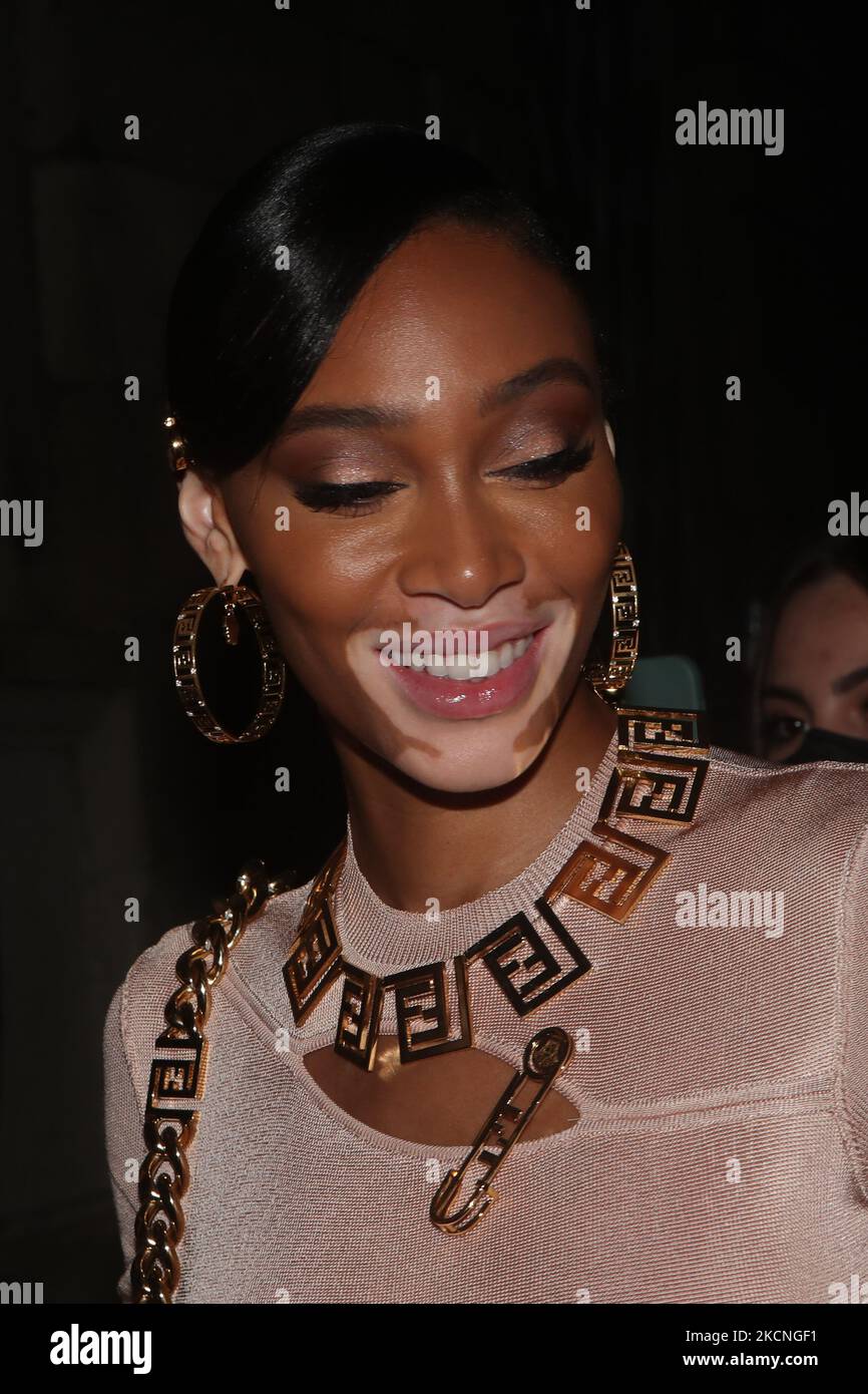 Während der Mailänder Fashion Week Frühjahr / Sommer 2022 am 26 2021. September in Mailand, Italien, wird Winnie Harlow vor dem Versace Special Event gesehen (Foto: Mairo Cinquetti/NurPhoto) Stockfoto