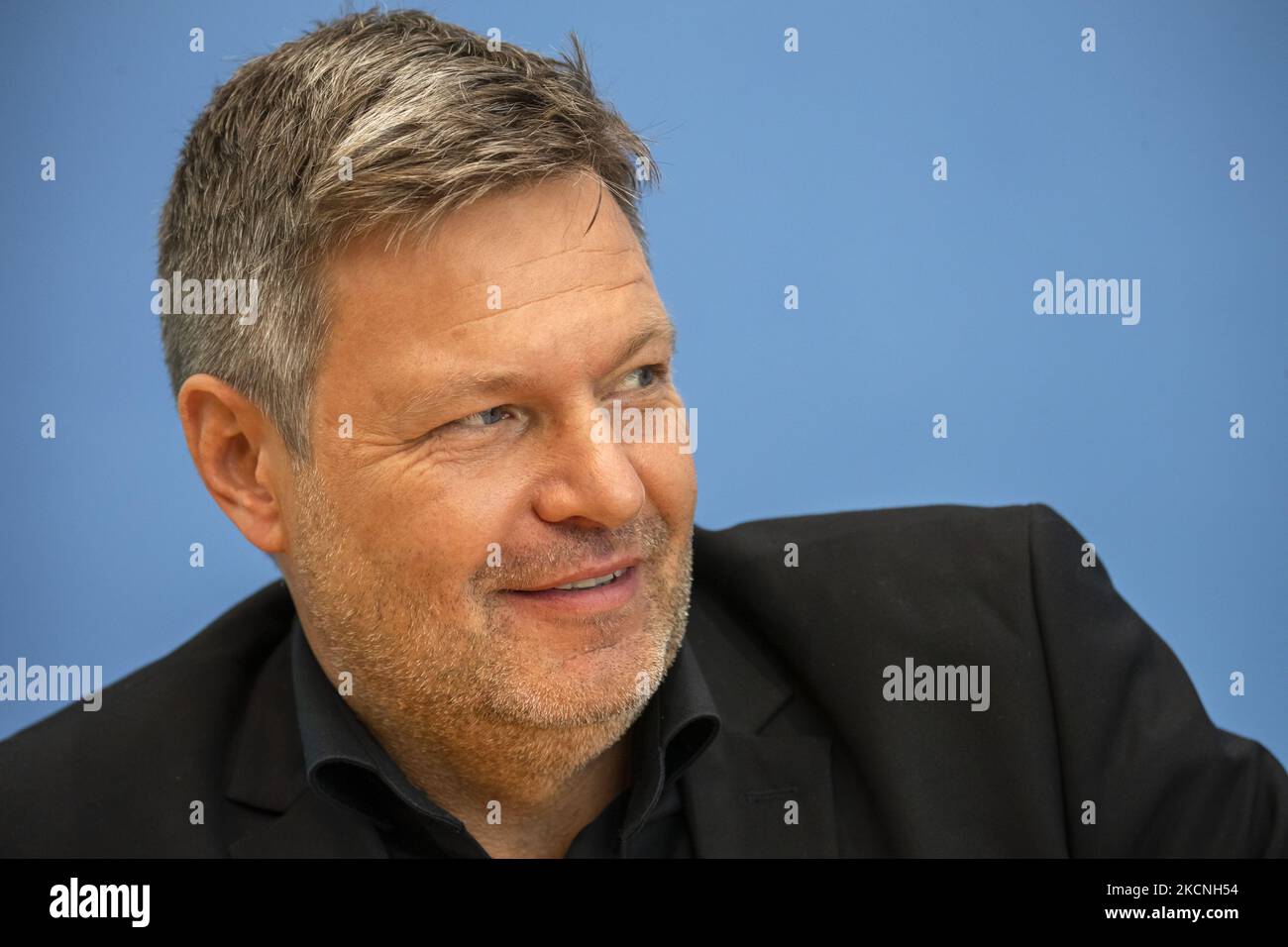 Kanzlerkandidatin von Buendnis 90 / die Grünen Annalena Baerbock und Parteichege Robert Habeck halten am Tag nach den Bundestagswahlen in Berlin am 27. September 2021 eine Pressekonferenz auf der Bundepressekonferenz ab. (Foto von Emmanuele Contini/NurPhoto) Stockfoto