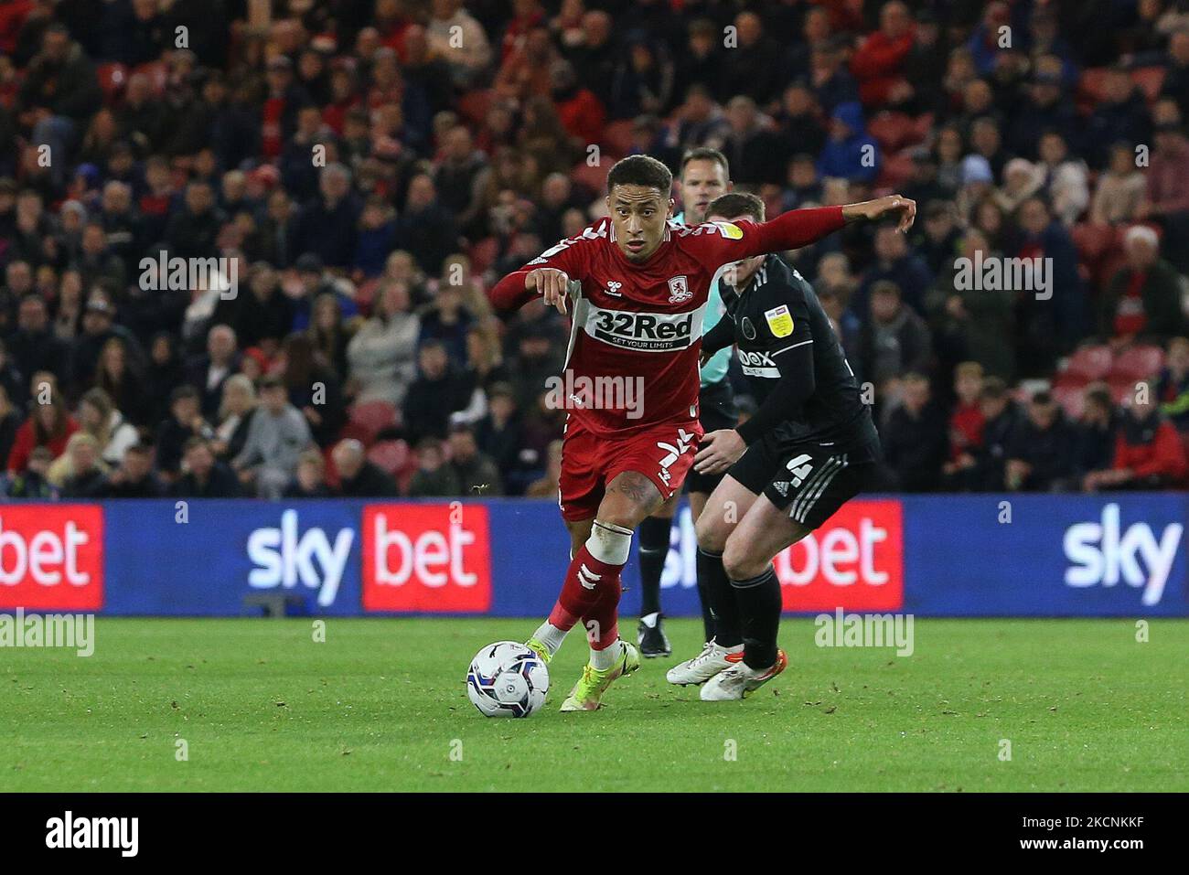 Marcus Tavernier von Middlesbrough im Einsatz mit John Fleck von Sheffield United während des Sky Bet Championship-Spiels zwischen Middlesbrough und Sheffield United am Dienstag, dem 28.. September 2021, im Riverside Stadium in Middlesbrough. (Foto von Mark Fletcher/MI News/NurPhoto) Stockfoto