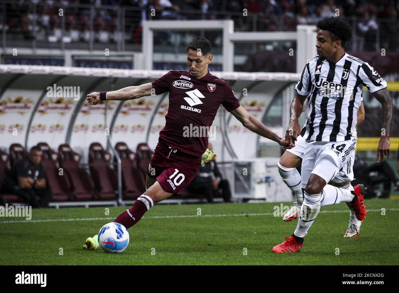Torino-Mittelfeldspieler Sasa Lukic (10) im Einsatz während des Fußballspiels der Serie A n.7 TORINO - JUVENTUS am 02. Oktober 2021 im Stadio Olimpico Grande Torino in Turin, Piemont, Italien. (Foto von Matteo Bottanelli/NurPhoto) Stockfoto