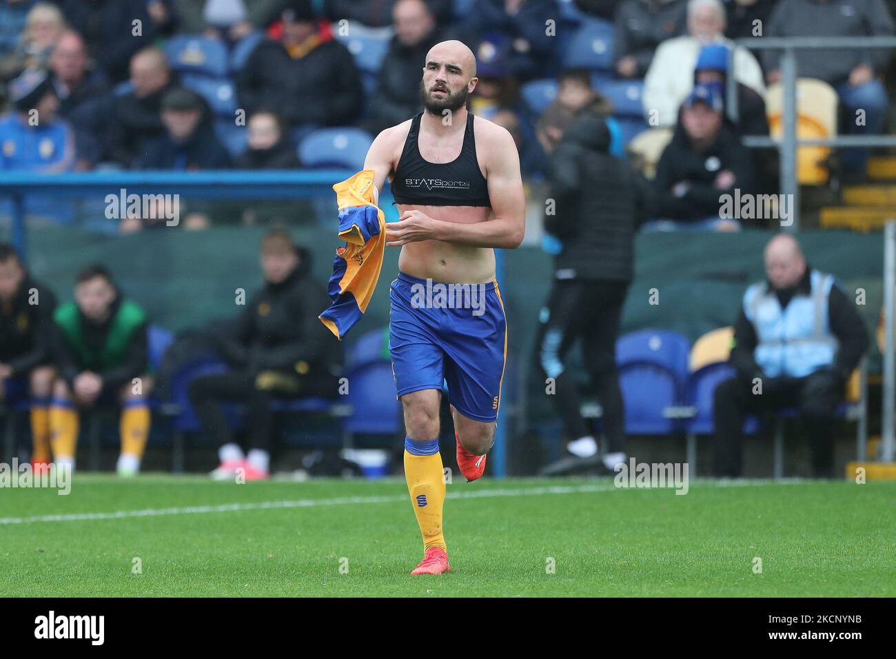 . Farrend Rawson von Mansfield Town während des Sky Bet League 2-Spiels zwischen Mansfield Town und Barrow am Samstag, den 2.. Oktober 2021 im One Call Stadium in Mansfield. (Foto von Mark Fletcher/MI News/NurPhoto) Stockfoto