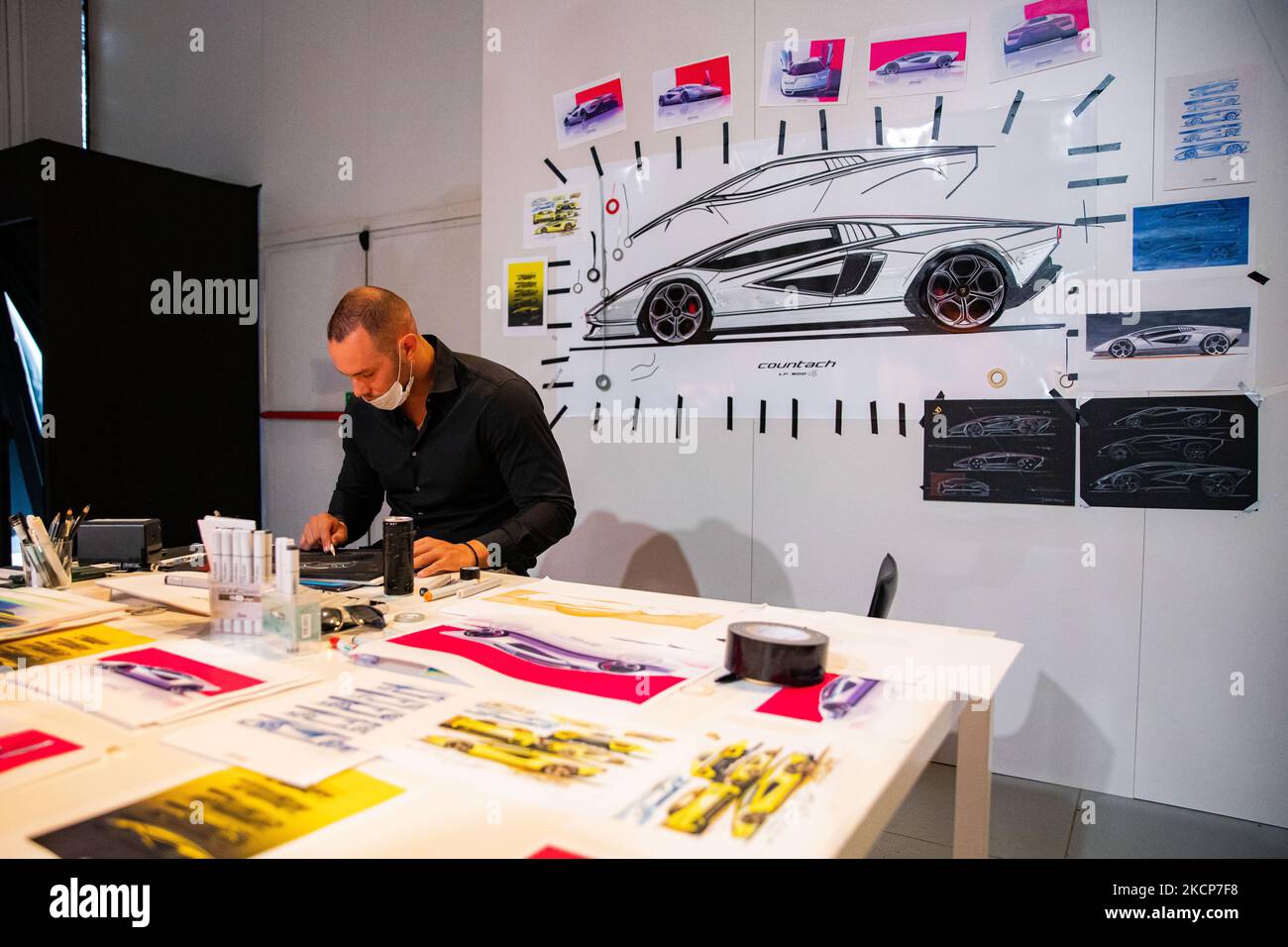Gesamtansicht der Ausstellung SuperDesign Show im Superstudio Più während der Fuorisalone für die Milan Design Week 2021 am 07. September 2021 in Mailand, Italien. (Foto von Alessandro Bremec/NurPhoto) Stockfoto