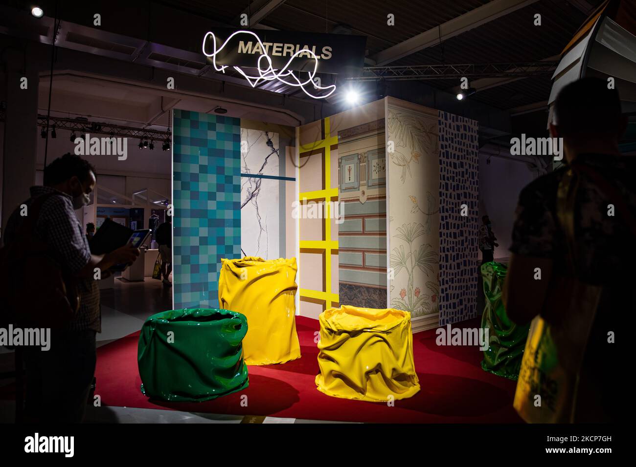 Gesamtansicht der Ausstellung SuperDesign Show im Superstudio Più während der Fuorisalone für die Milan Design Week 2021 am 07. September 2021 in Mailand, Italien. (Foto von Alessandro Bremec/NurPhoto) Stockfoto