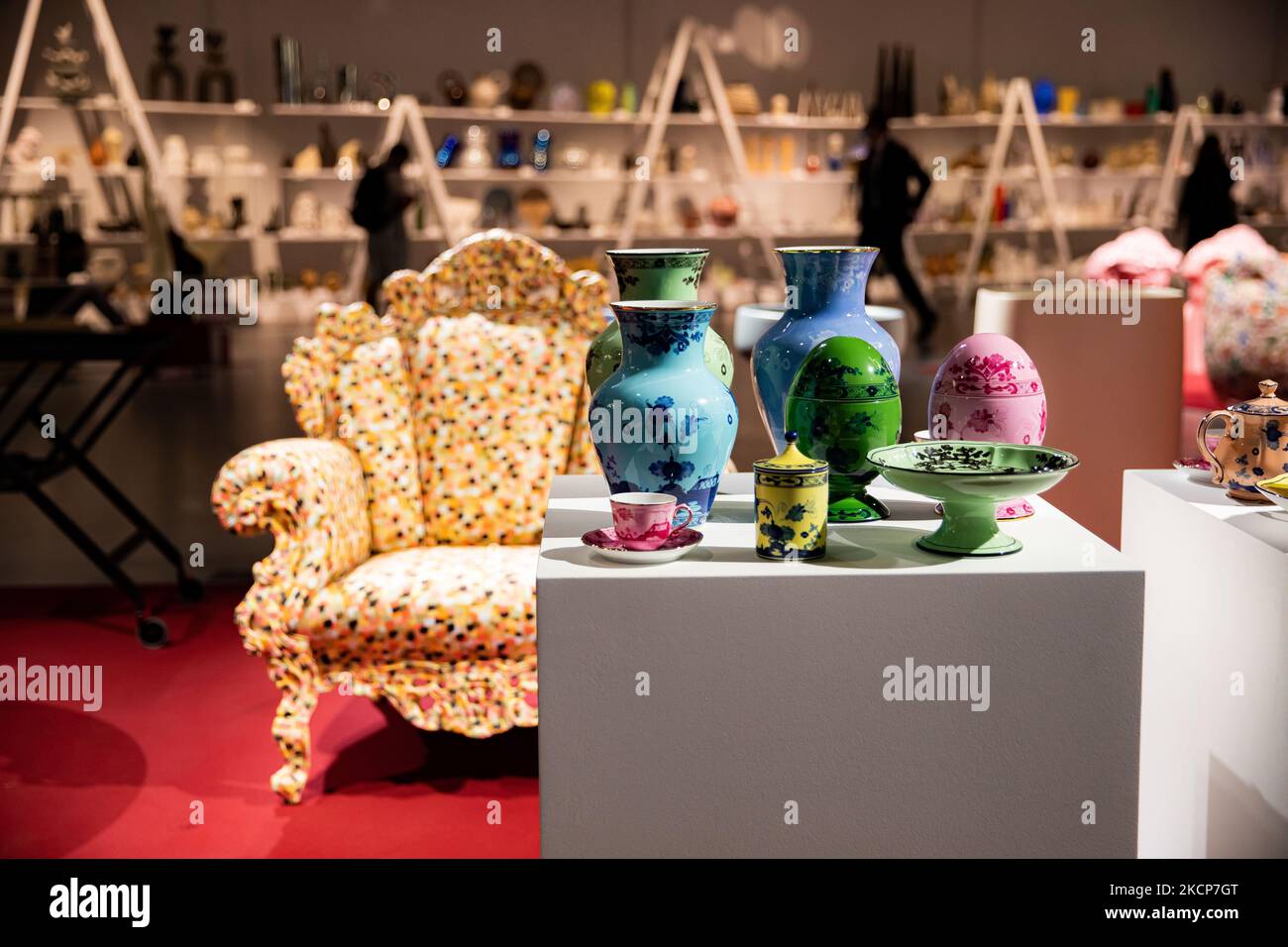Gesamtansicht der Ausstellung SuperDesign Show im Superstudio Più während der Fuorisalone für die Milan Design Week 2021 am 07. September 2021 in Mailand, Italien. (Foto von Alessandro Bremec/NurPhoto) Stockfoto