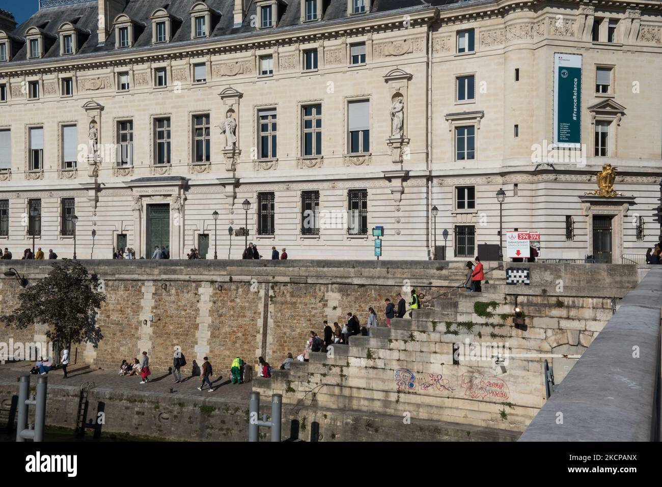 Die Conciergerie, ehemaliges Gerichtsgebäude und Gefängnis in Paris, westlich des Île de la Cité, an der seine, in Paris, 9. oktober 2021. (Foto von Andrea Savorani Neri/NurPhoto) Stockfoto