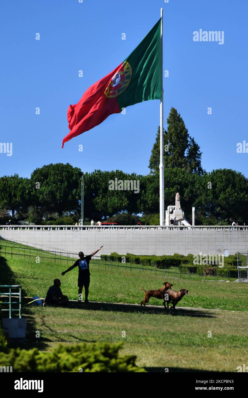Gesamtansicht der Parkgärten Eduardo VII, Lissabon. 07. Oktober 2021. Portugal hat etwa neun Millionen Menschen mit mindestens einer Dosis des Covid-19-Impfstoffs geimpft, was 87 % der Bevölkerung entspricht, so der Impfbericht der Generaldirektion Gesundheit (DGS). (Foto von Jorge Mantilla/NurPhoto) Stockfoto