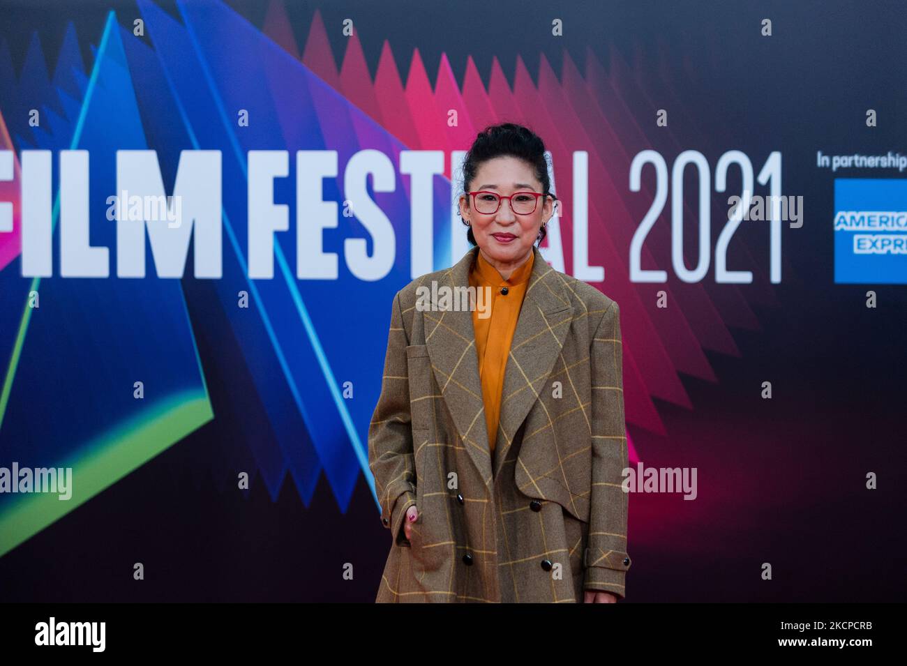 Sandra Oh nimmt an der britischen Premiere von „The French Dispatch“ während des BFI London Film Festival 65. in der Royal Festival Hall in London, Großbritannien, am 10. Oktober 2021 Teil. (Foto von Maciek Musialek/NurPhoto) Stockfoto