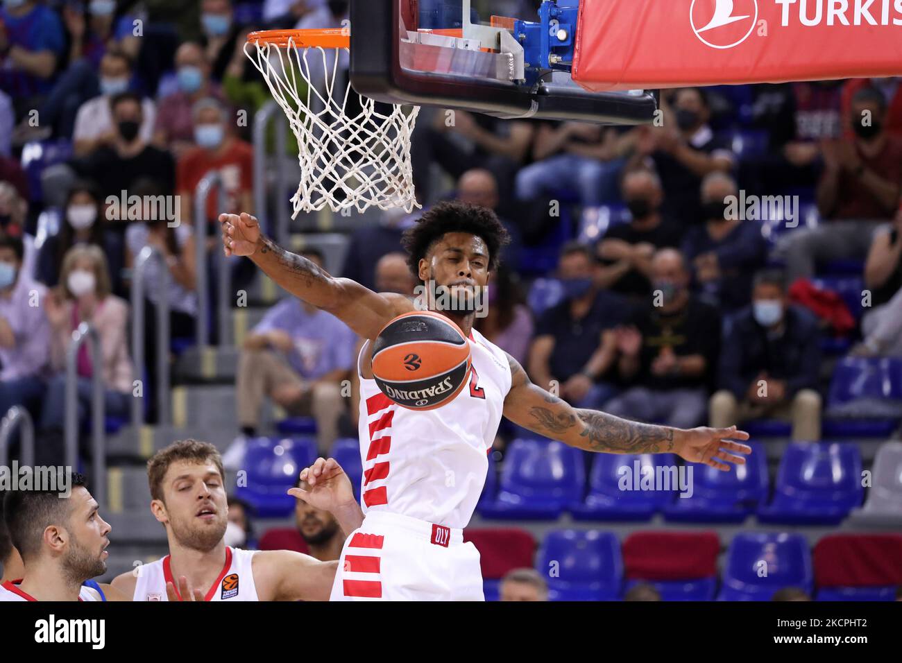 Tyler Dorsey spielte im Spiel zwischen dem FC Barcelona und Olympiacos BC, das der Woche 3 der Euroleague entspricht, am 13.. Oktober 2021 im Palau Blaugrana in Barcelona, Spanien. -- (Foto von Urbanandsport/NurPhoto) Stockfoto