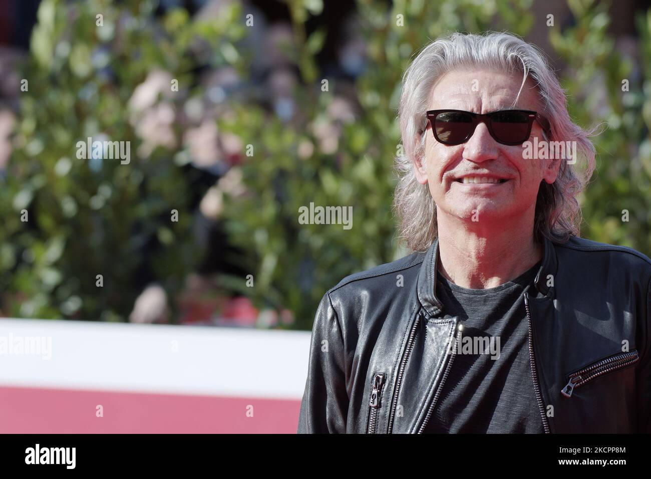 Luciano Ligabue nimmt am 2021 16. Oktober 16. 2021 in Rom, Italien, am roten Teppich der engen Begegnung von 'Luciano Ligabue und Fabrizio Moro' Teil. (Foto von Massimo Valicchia/NurPhoto) Stockfoto