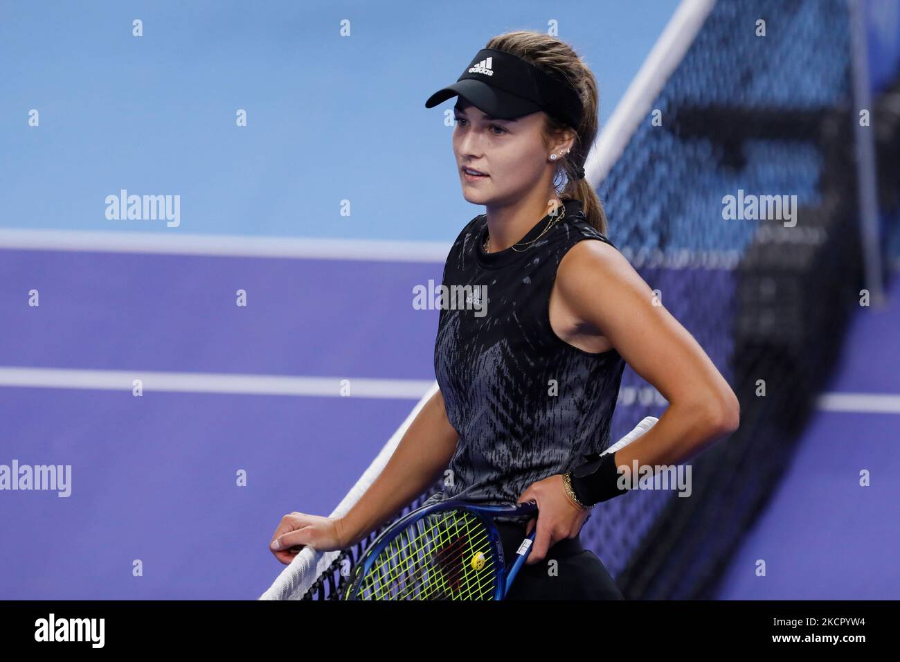 Anna Kainskaya von Russland während der Frauen-Einzel Runde des Tennismatches 32 des WTA 500 VTB Kremlin Cup 2021 International Tennis Tournament gegen Dayana Yastremska von der Ukraine im Irina Viner-Usmanova Turnpalast am 18. Oktober 2021 in Moskau, Russland. (Foto von Mike Kireev/NurPhoto) Stockfoto
