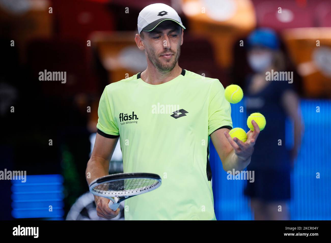 John Millman aus Australien während des Tennismatches der Herren-Einzel-Runde 32 des ATP 250 VTB Kremlin Cup 2021 International Tennis Tournament gegen Benjamin Bonzi aus Frankreich am 18. Oktober 2021 in Moskau, Russland, im Irina Viner-Usmanova Gymnastikpalast. (Foto von Mike Kireev/NurPhoto) Stockfoto