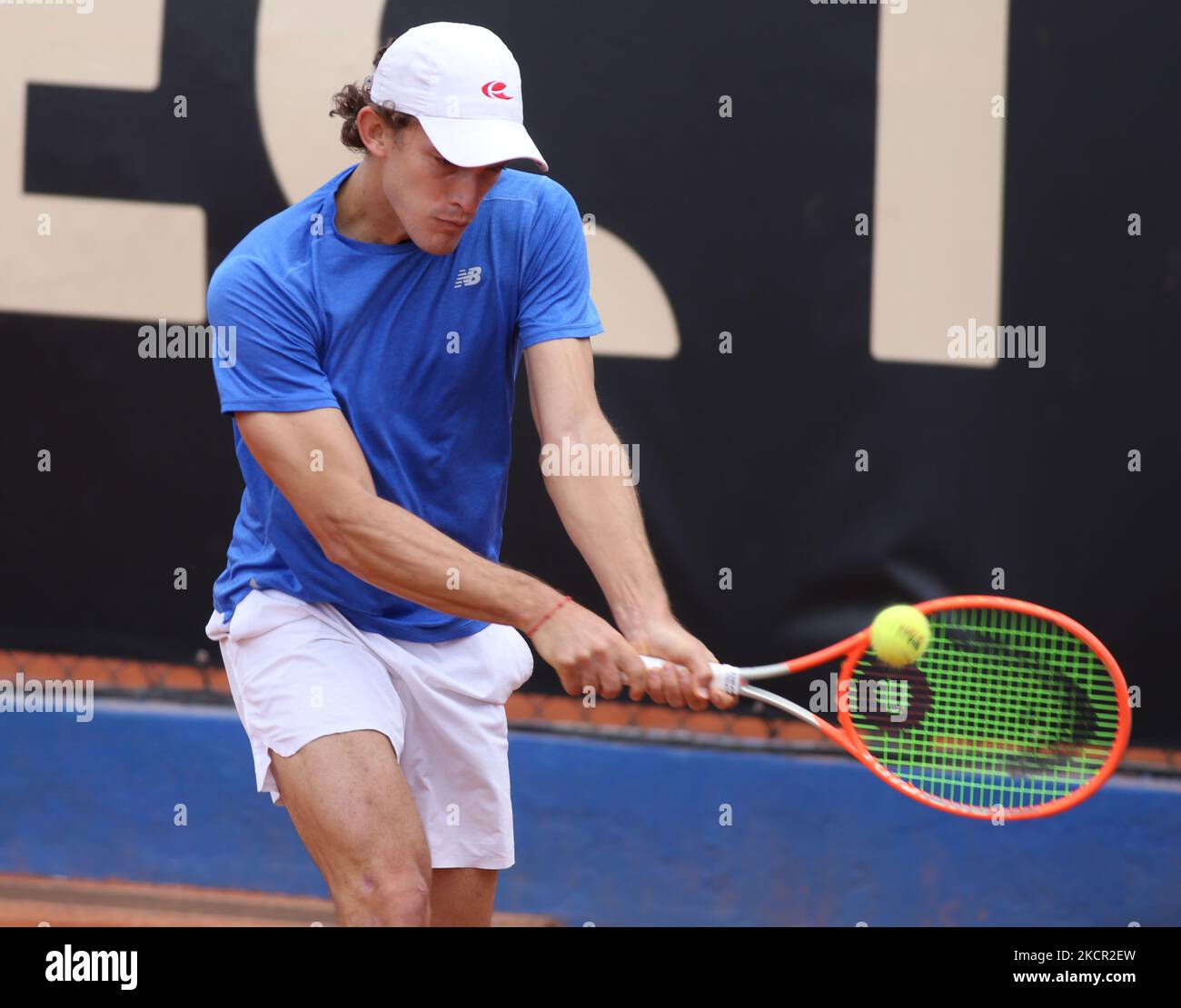 Alejandro Gomez aus Kolumbien in Aktion im Spiel gegen Jaroslav Pospíšil aus Tschechien beim Directv Open Bogotá Turnier im Carmel Club in Bogotá. (Foto von Daniel Garzon Herazo/NurPhoto) Stockfoto