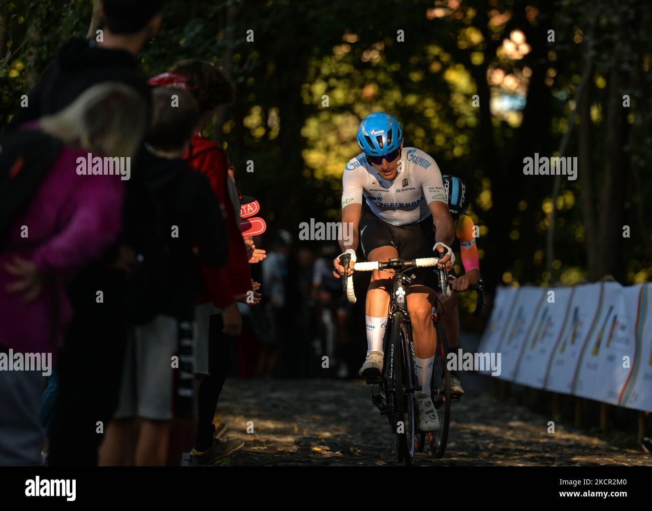 Die Teilnehmer des Muro della Tisa, einer Radtour in der Provinz Vicenza, während der ersten Ausgabe des Veneto Classic, des Profi-Radrennens 207km von Venedig nach Bassano del Grappa, das in der Region Venetien stattfand. Am Sonntag, den 17. Oktober 2021, in Bassano del Grappa, Venetien, Italien. (Foto von Artur Widak/NurPhoto) Stockfoto
