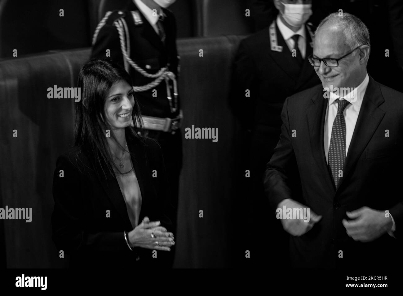 (Anmerkung Editor Black & White konvertiertes Bild) Bürgermeister von Rom erhält Übergabe Roberto Gualtieri (der neue Bürgermeister von Rom erhält die Übergabe in Campidoglio vom scheidenden Bürgermeister Virginia Raggi) , in Rom, Italien, 21. Oktober 2021. (Foto: Andrea Ronchini/NurPhoto) Stockfoto