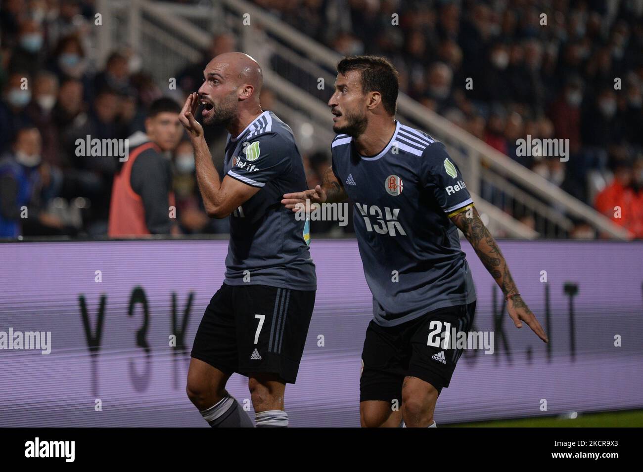 Luca Parodi von US Alessandria verletzte sich am 22. Oktober 2021 in Alessandria im Stadio Moccagatta in Italien gegen den Schiedsrichter beim Seri B Match zwischen Alessandria Calcio und Crotone (Foto: Alberto Gandolfo/NurPhoto) Stockfoto