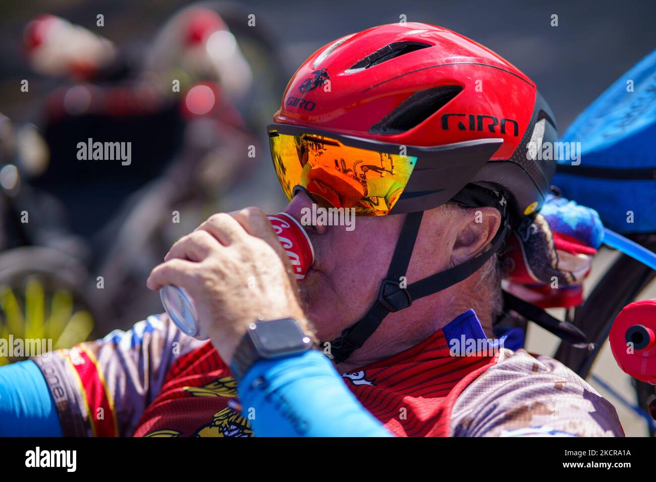 Behinderte Veteranen und Ersthelfer-Radfahrer werden bei der Teilnahme an der California Challenge des Project Hero gesehen – einer einwöchigen Fahrradtour von Santa Cruz nach Los Angeles, Kalifornien, die das Bewusstsein für die Bekämpfung des nationalen psychischen Gesundheitsnotstands durch PTSD und TBI erhöht. Freitag, 22. Oktober 202, in Santa Barbara, Kalifornien, Usa. (Foto von Jason Whitman/NurPhoto) Stockfoto