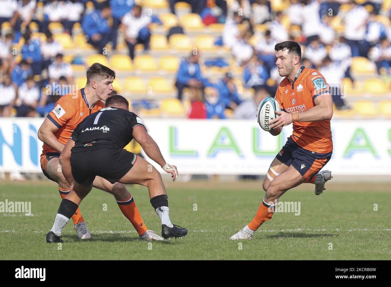 Blair Kinghorn (Edinburgh) findet ein Loch in Zebreâ €™s Verteidigung während der United Rugby Championship Spiel Zebre Rugby Club vs Edinburgh am 23. Oktober 2021 in der Sergio Lanfranchi Stadion in Parma, Italien (Foto von Massimiliano Carnabuci/LiveMedia/NurPhoto) Stockfoto