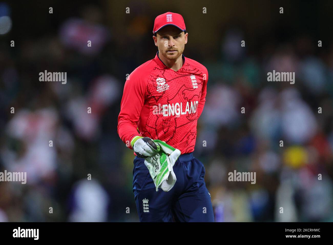 Sydney, Australien. 05.. November 2022. Jos Buttler aus England kümmert sich um die ersten Innings während des ICC Mens T20 World Cup 2022-Spiels zwischen England und Sri Lanka am 5. November 2022 auf dem Sydney Cricket Ground, Sydney, Australien. Foto von Peter Dovgan. Nur zur redaktionellen Verwendung, Lizenz für kommerzielle Nutzung erforderlich. Keine Verwendung bei Wetten, Spielen oder Veröffentlichungen einzelner Clubs/Vereine/Spieler. Kredit: UK Sports Pics Ltd/Alamy Live Nachrichten Stockfoto