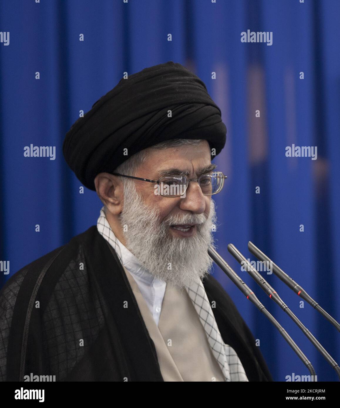 Der oberste Führer des Iran, Ayatollah Ali Khamenei, spricht für die Gläubigen während der Freitagsgebete an der Universität von Teheran am 14. September 2007. Teheran. (Foto von Morteza Nikoubazl/NurPhoto) Stockfoto