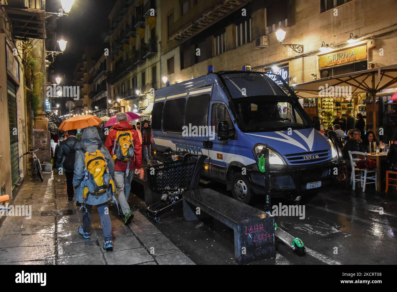 Die Bewegungen No Green Pass und No Vax demonstrierten auf den Straßen von Palermo. Italien, Sizilien, Palermo, 29. Oktober 2021 (Foto von Francesco Militello Mirto/NurPhoto) Stockfoto