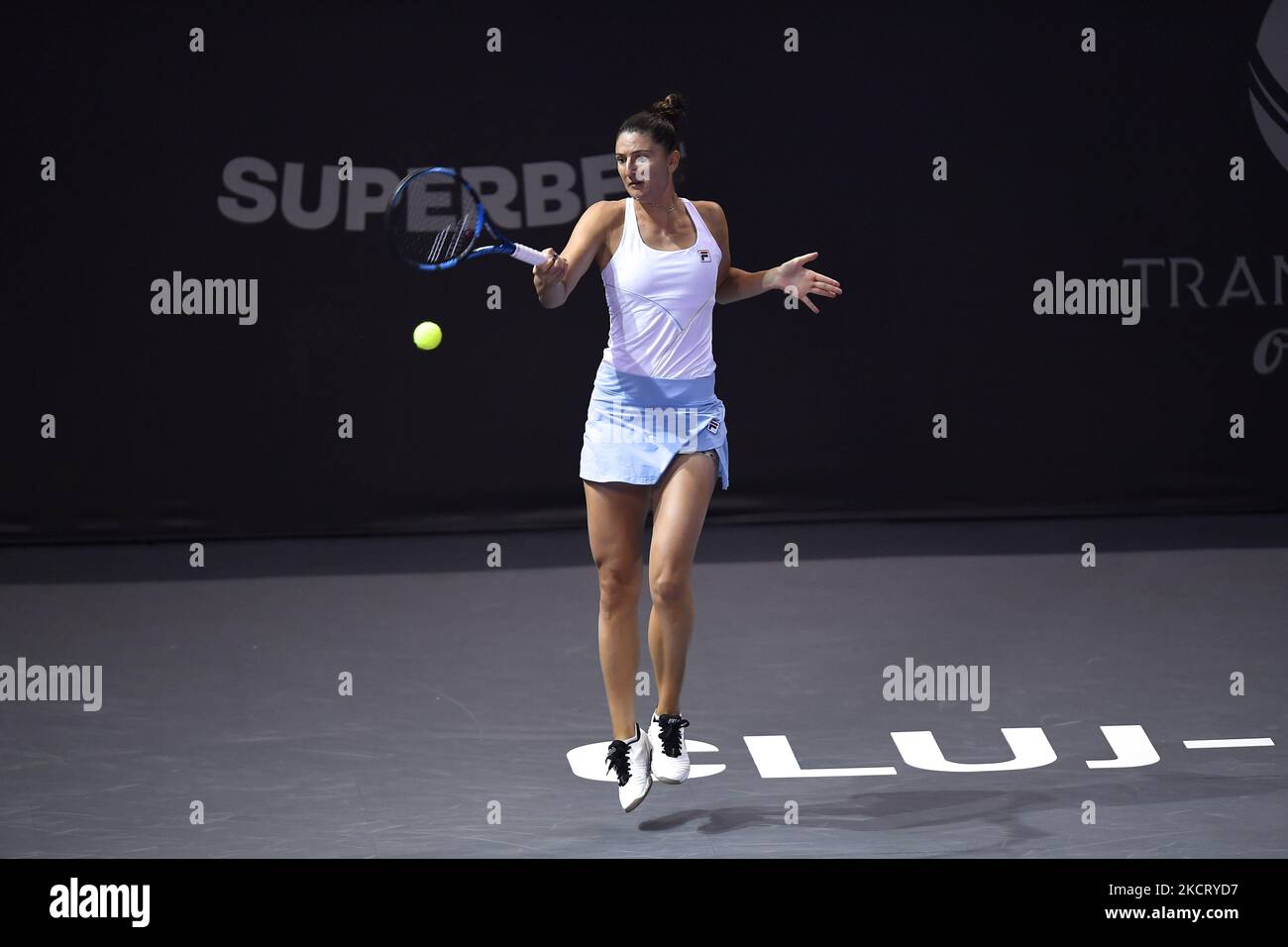 Irina Camelia Begu in Aktion während des Spiels zwischen Irina Cemalia Begu - Andreea Mitu und Ekaterina Gorgodze - Irina Bara, im Siebenbürgen Open Semifinale, in der BT Arena, Cluj-Napoca, 30. Oktober 2021. (Foto von Alex Nicodim/NurPhoto) Stockfoto