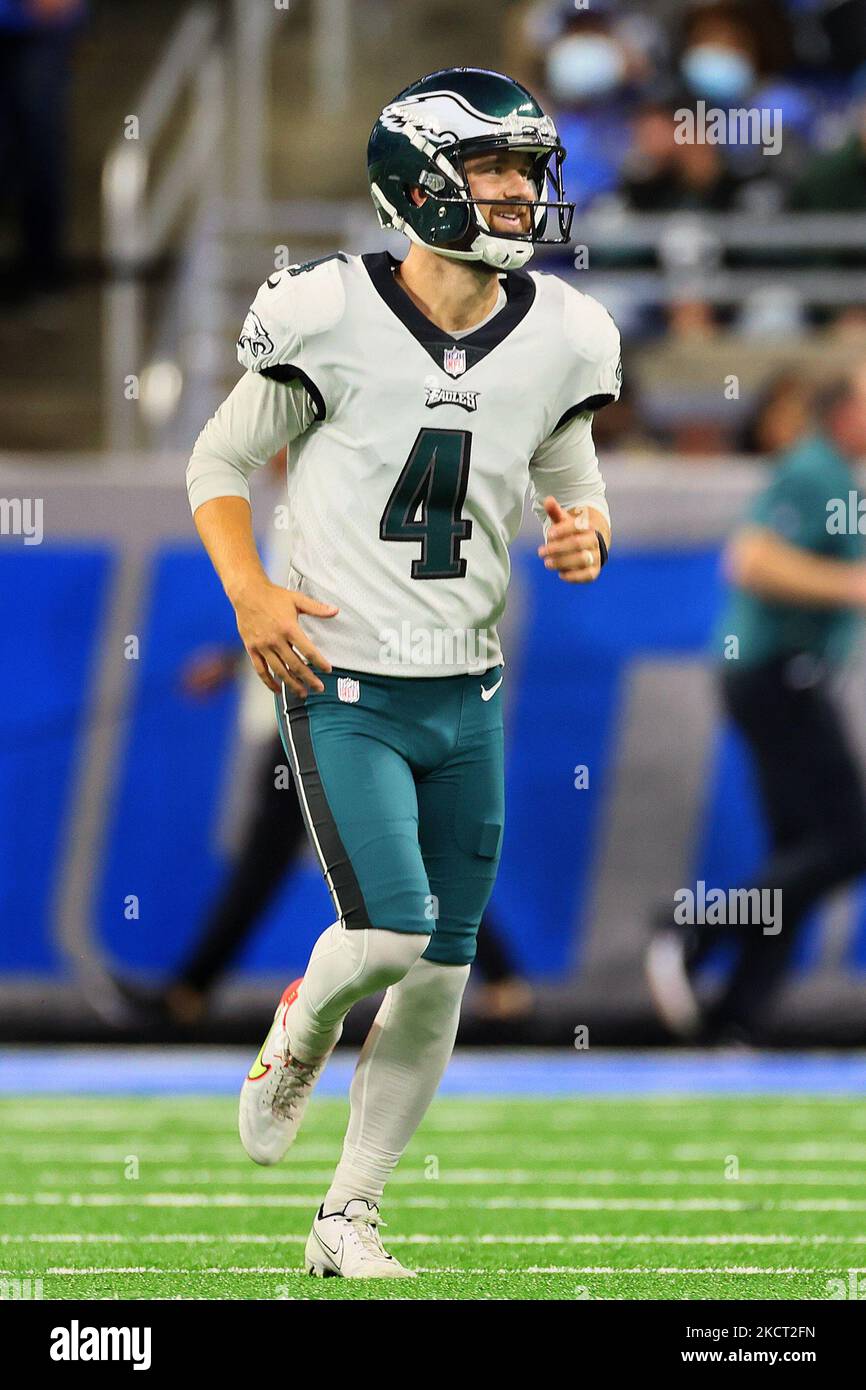 Philadelphia Eagles Kicker Jake Elliott (4) läuft vom Spielfeld, nachdem er während eines NFL-Fußballspiels zwischen den Detroit Lions und den Philadelphia Eagles in Detroit, Michigan, USA, am Sonntag, dem 31. Oktober 2021, gespielt hat. (Foto von Amy Lemus/NurPhoto) Stockfoto