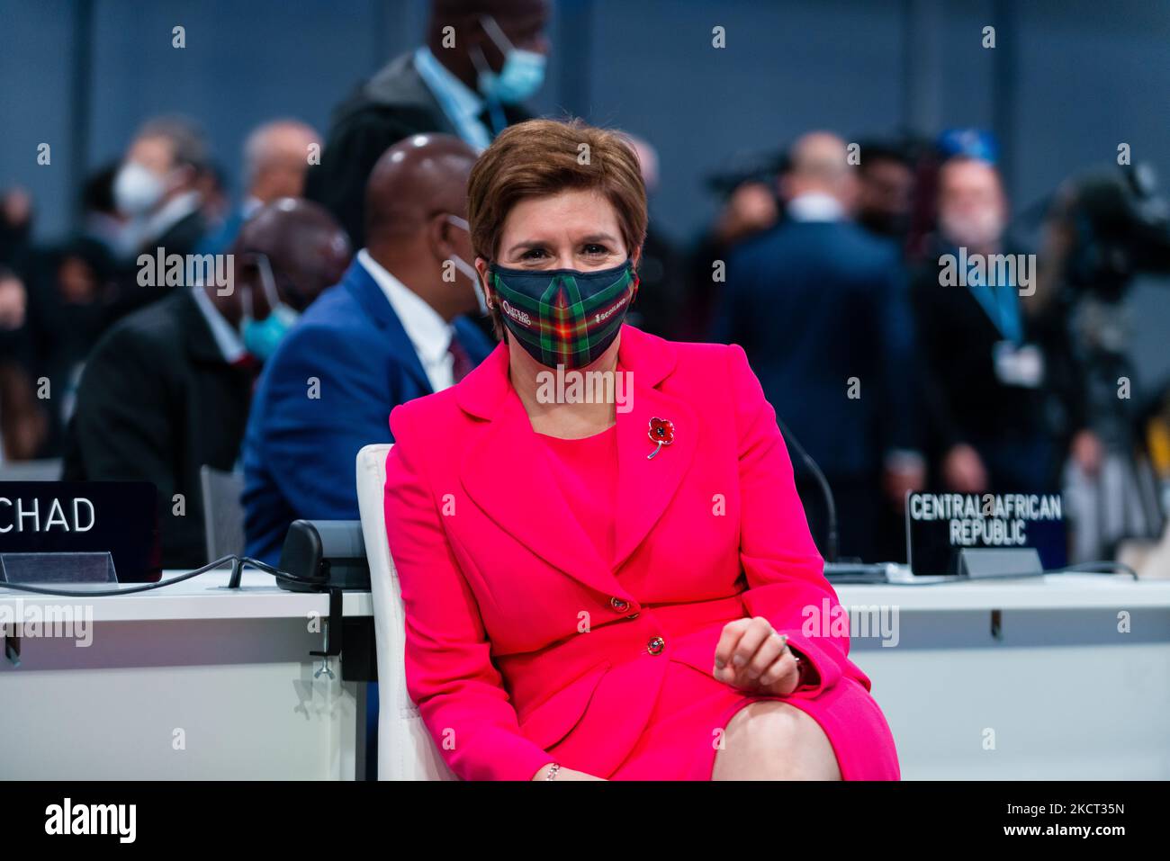 Schottlands erste Ministerin Nicola Sturgeon nimmt an der Eröffnung der UN-Klimakonferenz COP26 am 1. November 2021 in Glasgow, Großbritannien, Teil. COP26, die vom 31. Oktober bis 12. November in Glasgow stattfindet, wird die größte Klimakonferenz seit dem Pariser Gipfel 2015 sein und gilt als entscheidend für die Festlegung weltweiter Emissionsziele zur Verlangsamung der globalen Erwärmung sowie für die Festigung anderer wichtiger Verpflichtungen. (Foto von Maciek Musialek/NurPhoto) Stockfoto