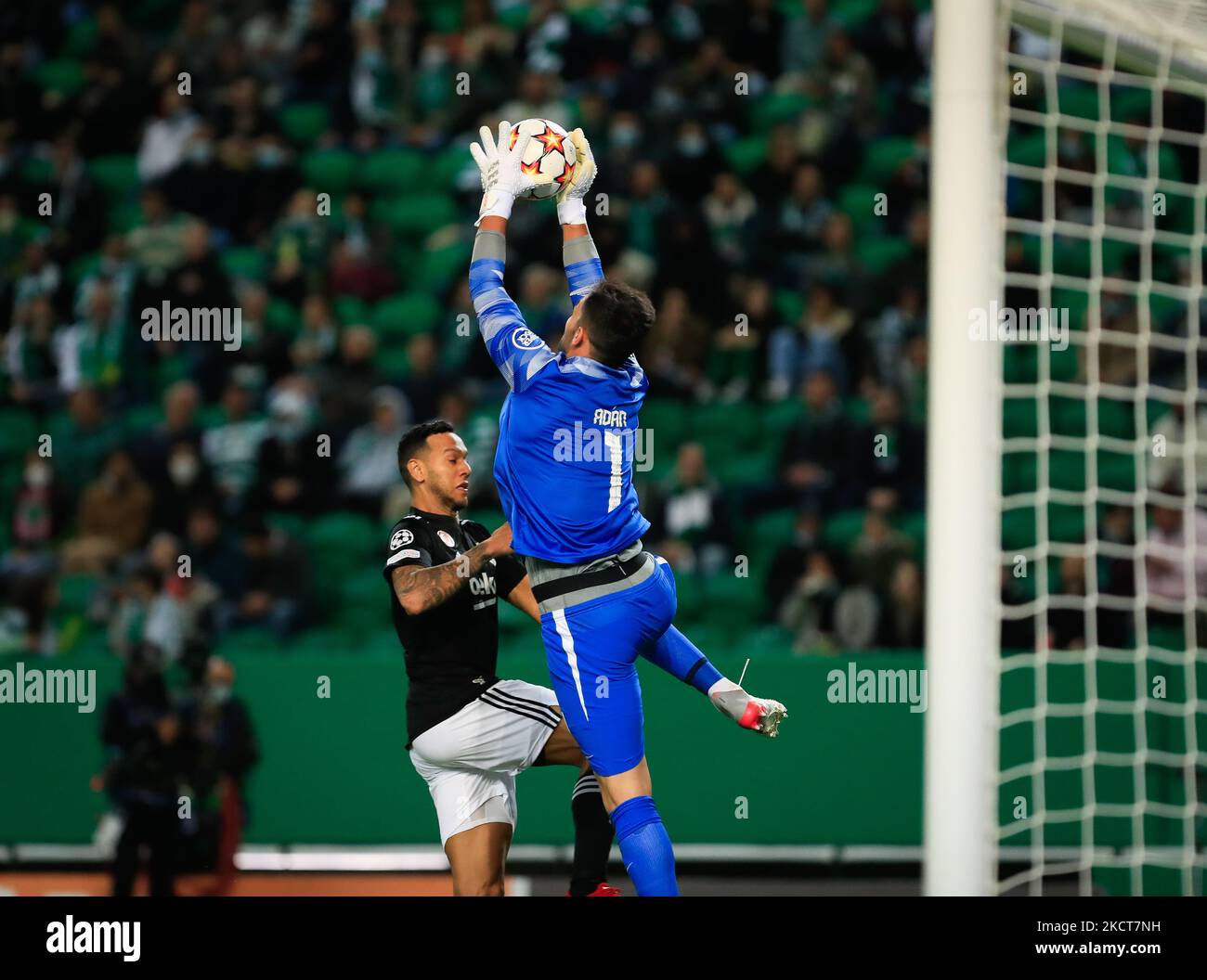 Antonio Adan von Sporting CP beim UEFA Champions League-Spiel der Gruppe C zwischen Sporting CP und Besiktas am 3. November 2021 im Estadio Jose Alvalade in Lissabon, Portugal. (Foto von Paulo Nascimento/NurPhoto) Stockfoto