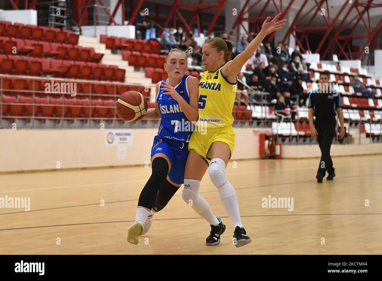 Dagbjort Karlsdottir in Aktion während des FIBA Women’s EuroBasket Qualifiers-Spiels zwischen Rumänien und Island in der Dinamo Arena am donnerstag, den 11. November 2021 in Bukarest, Rumänien. (Foto von Alex Nicodim/NurPhoto) Stockfoto