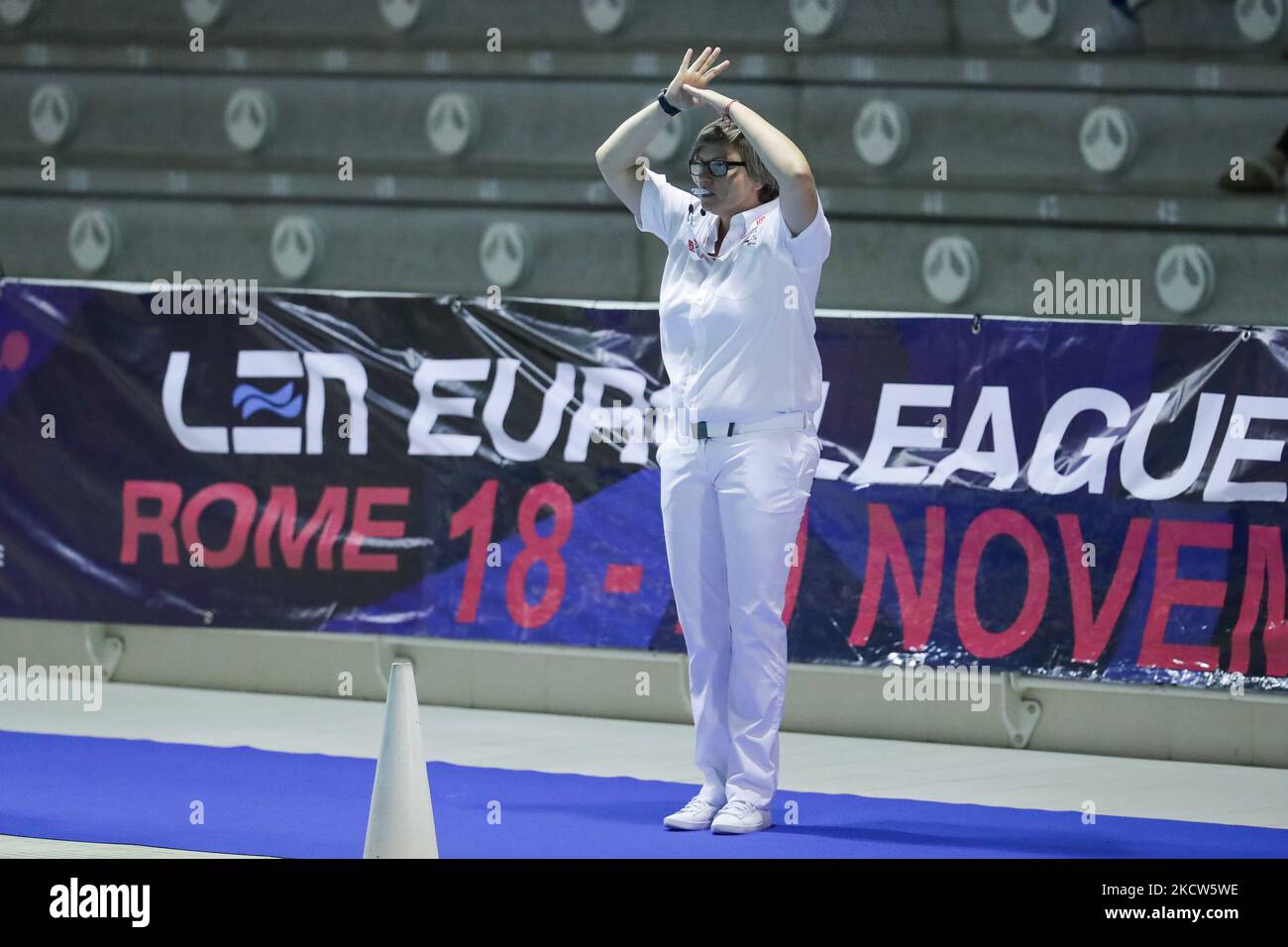 Schiedsrichter-Spiel während des Wasserball EuroLeague Frauen-Spiel FTC Telekom Budapest gegen Lille UC am 19. November 2021 im Polo Natatorio Schwimmbad in Rom, Italien (Foto: Luigi Mariani/LiveMedia/NurPhoto) Stockfoto