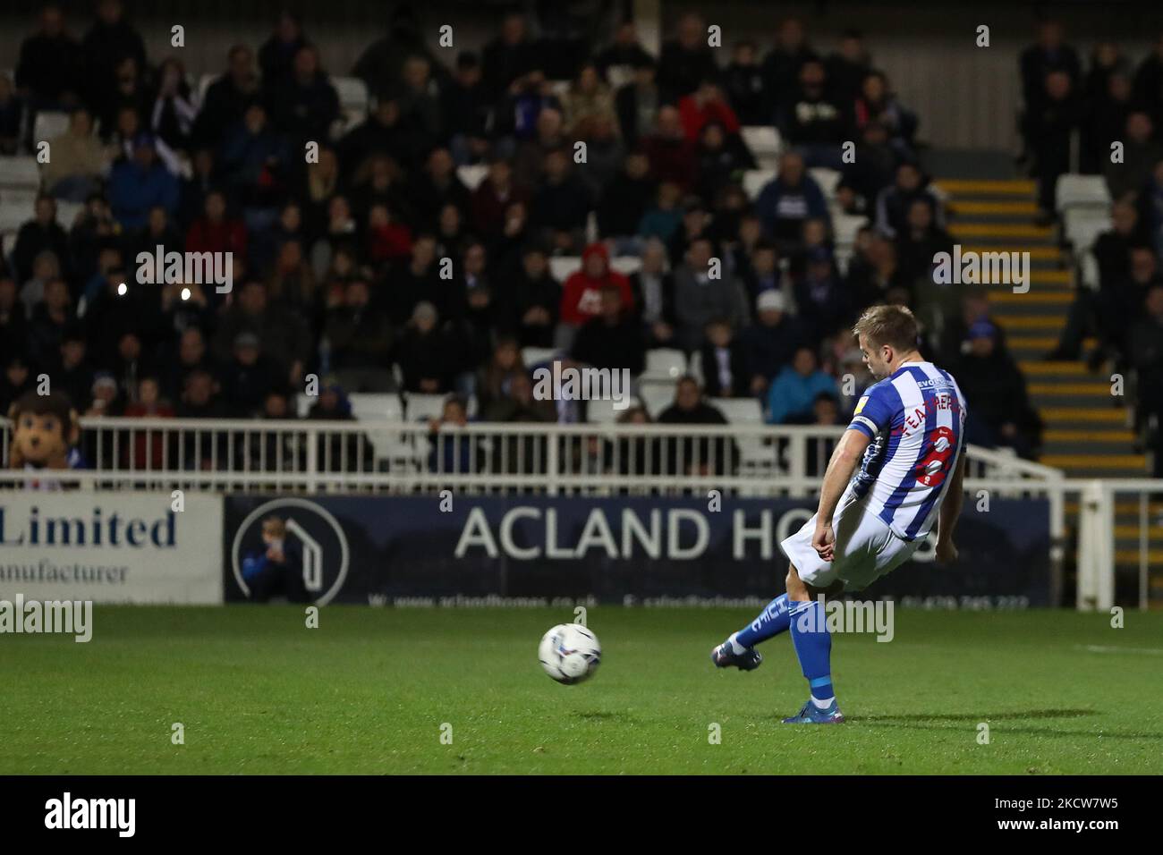 Nicky Featherstone von Hartlepool United punktet während des Spiels der Sky Bet League 2 zwischen Hartlepool United und Forest Green Rovers am Samstag, den 20.. November 2021 im Victoria Park, Hartlepool. (Foto von Mark Fletcher/MI News/NurPhoto) Stockfoto