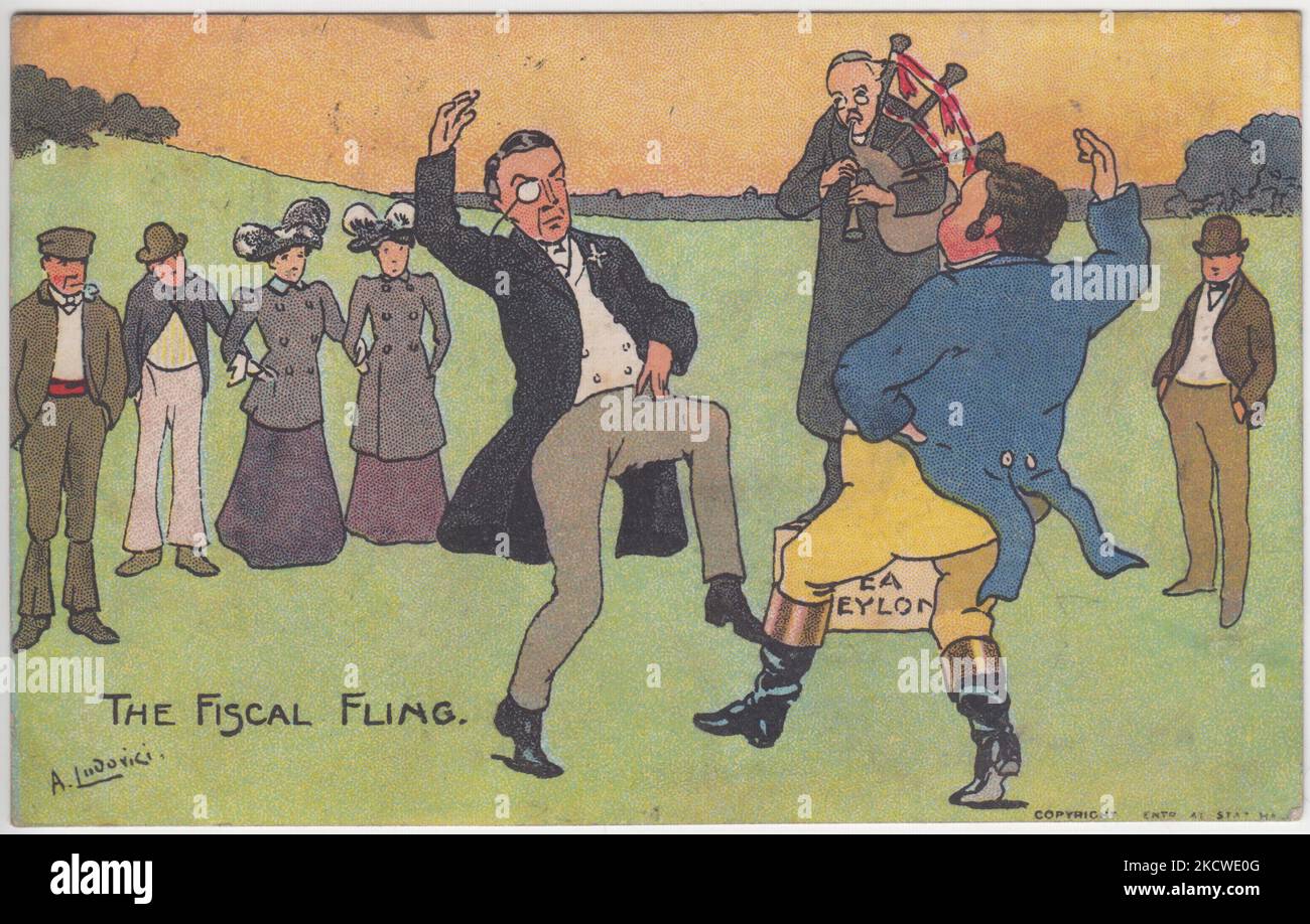 Karikatur, in der Joseph Chamberlain und John Bull den Highland Fling tanzen, während der Vorsitzende der Konservativen Partei Arthur Balfour auf einer Teekisten aus Ceylon steht und Dudelsäcke spielt. Eine kleine Menge beobachtet. Die Karikatur wurde von A. Ludovici (1852-1932) gezeichnet und 1905 als Postkarte verschickt Stockfoto