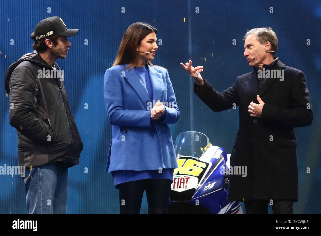 Valentino Rossi und Lin Jarvis während der „One More Lap“-Veranstaltung, die anlässlich des Endes der MotoGP-Karriere von Rossi im Rahmen der EICMA-Motorradmesse am 25. November 2021 in Mailand, Italien, organisiert wurde. (Foto von Jakub Porzycki/NurPhoto) Stockfoto