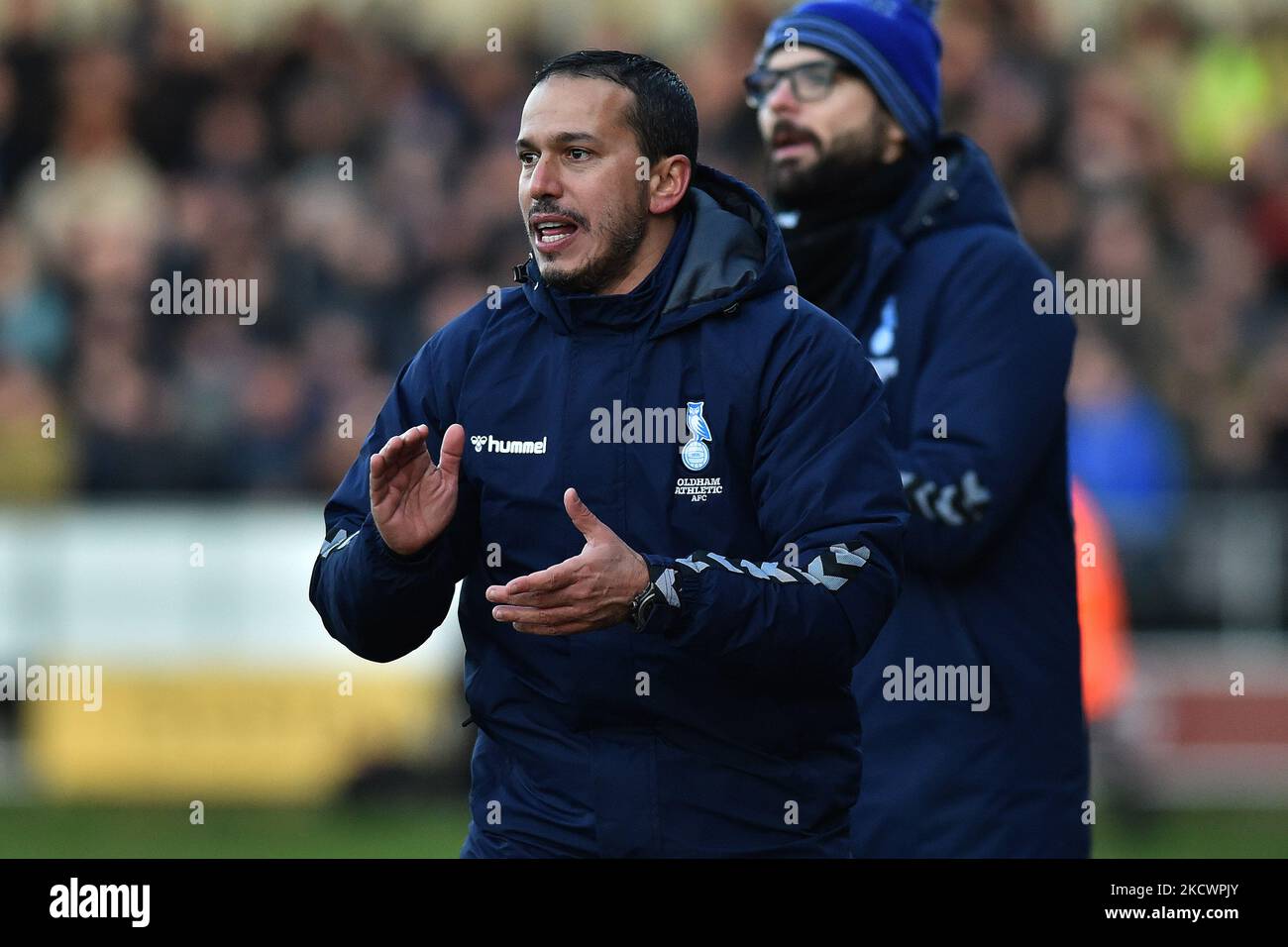 Selim Benachour (Interim Head Coach) von Oldham Athletic während des Spiels der Sky Bet League 2 zwischen Salford City und Oldham Athletic in Moor Lane, Salford am Samstag, den 27.. November 2021. (Foto von Eddie Garvey/MI News/NurPhoto) Stockfoto