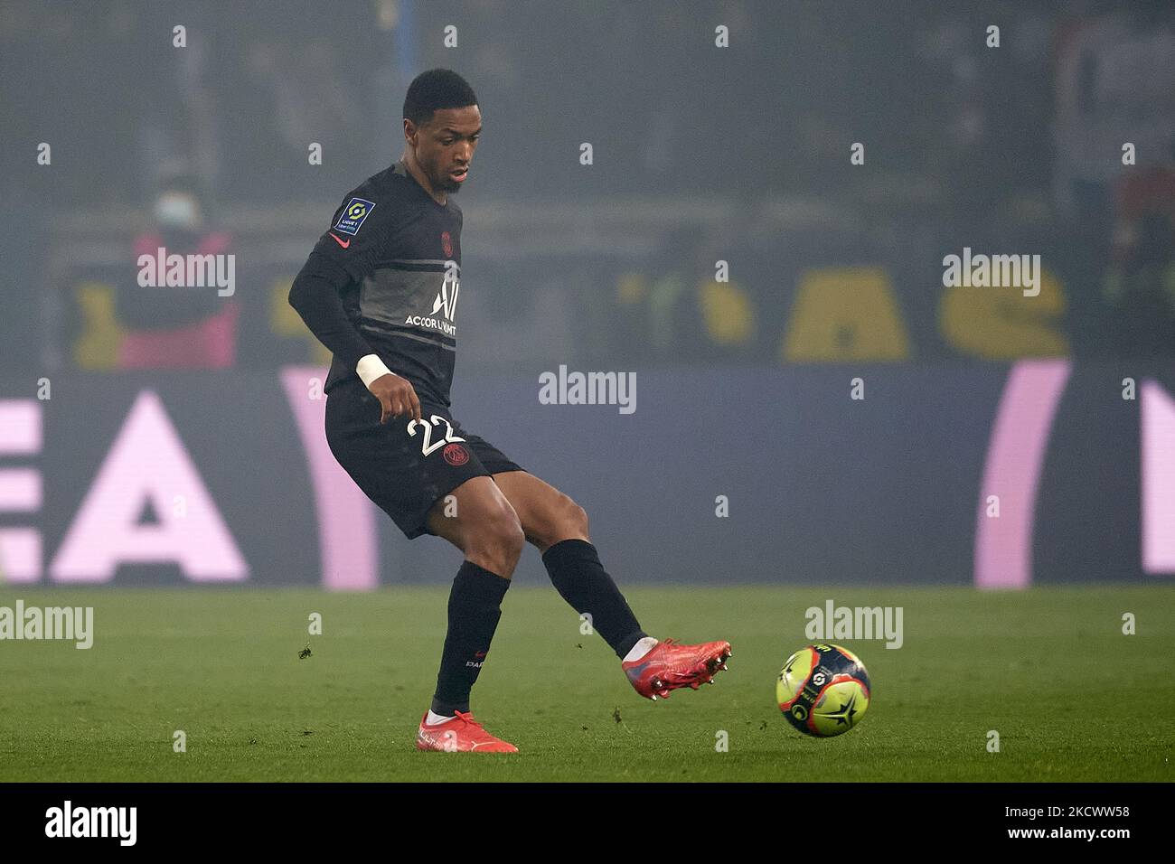 Abdou Diallo von PSG hat beim Ligue 1 Uber Eats-Spiel zwischen Paris Saint Germain und dem FC Nantes am 20. November 2021 im Parc des Princes in Paris, Frankreich, bestanden. (Foto von Jose Breton/Pics Action/NurPhoto) Stockfoto