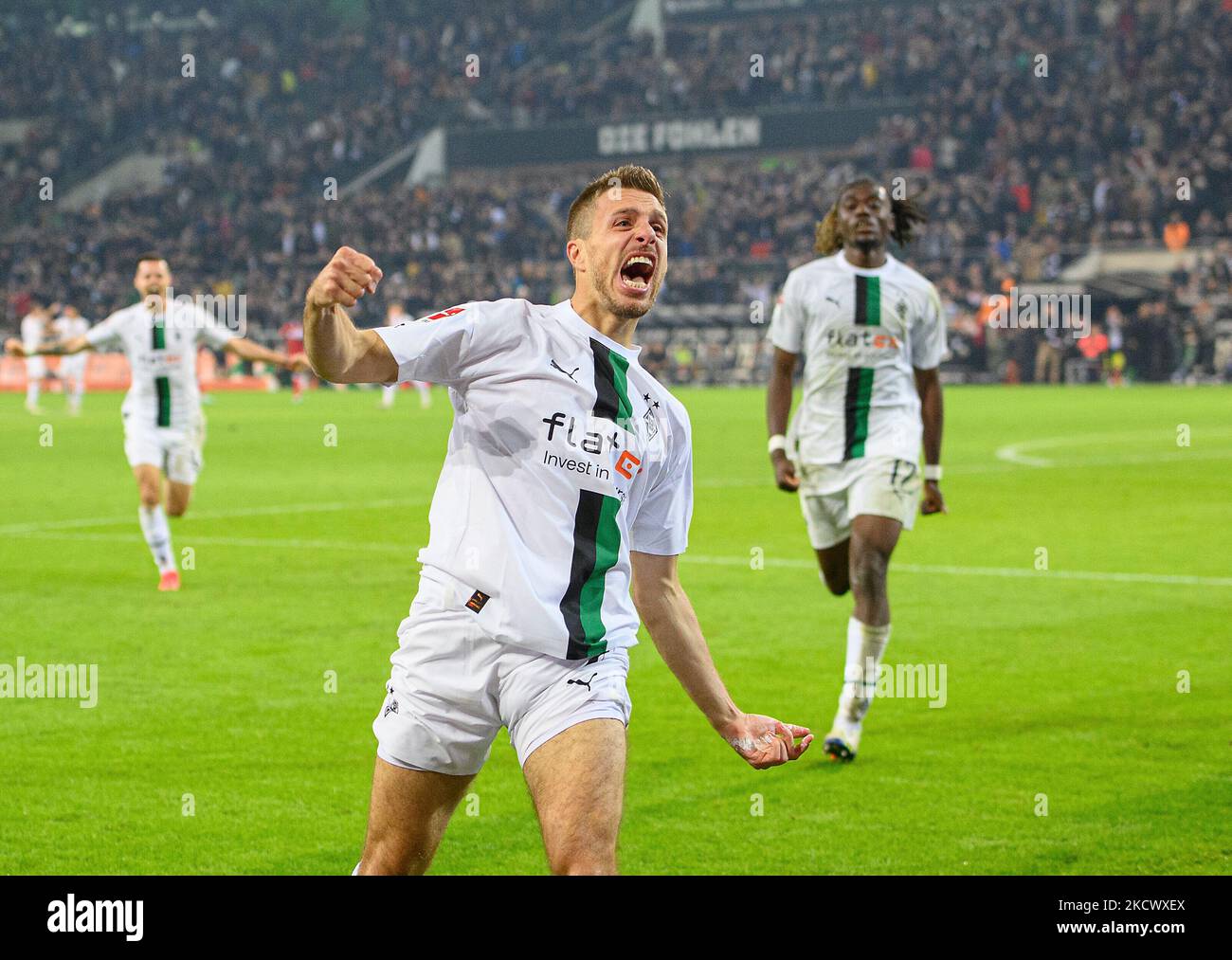 Jubel Patrick HERRMANN (MG/Nr. 7) nach seinem Tor auf 3:1, Fußball 1. Bundesliga, Spieltag 13., Borussia Monchengladbach (MG) - VfB Stuttgart (S) 3:1, am 4.. November 2022 in Borussia Monchengladbach. #Die DFL-Bestimmungen verbieten die Verwendung von Fotos als Bildsequenzen und/oder quasi-Video # Credit: dpa picture Alliance/Alamy Live News Stockfoto