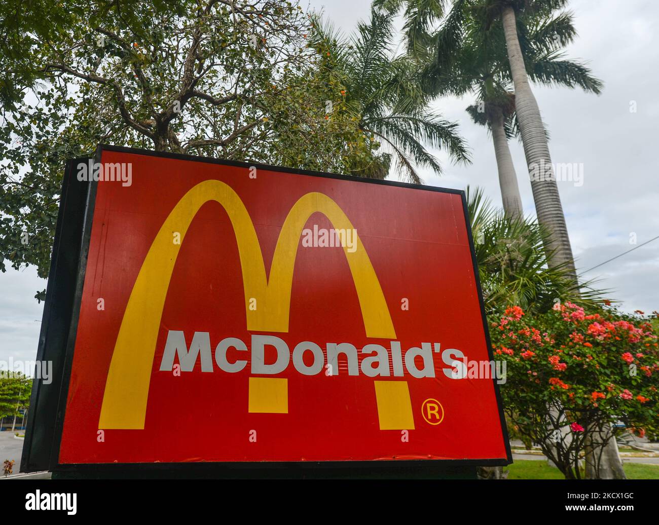McDonalds-Tafel auf dem Paseo de Montejo, einer bemerkenswerten Straße von Mérida. Am Dienstag, den 30. November 2021, in Merida, Yucatan, Mexiko. (Foto von Artur Widak/NurPhoto) Stockfoto